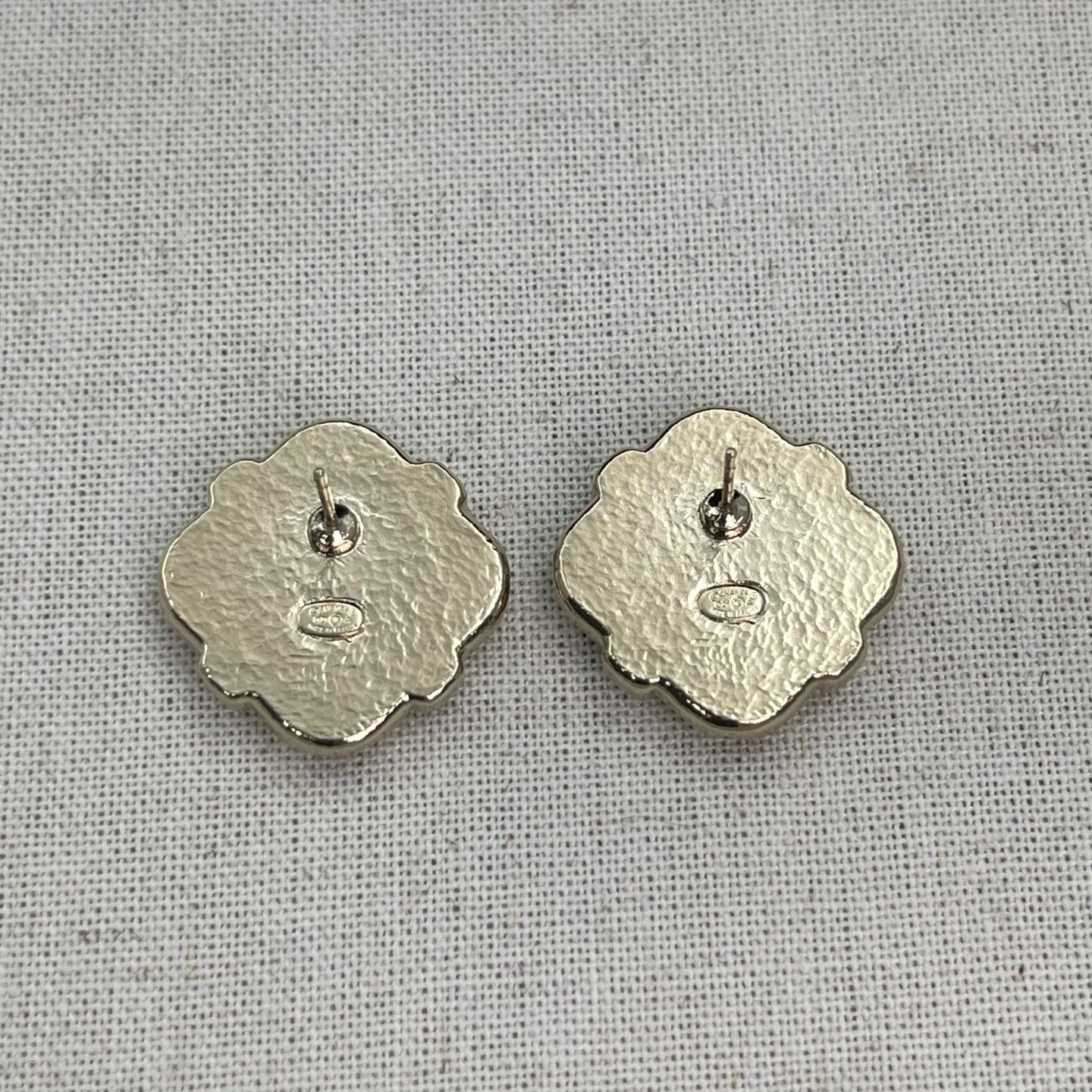Chanel Métiers d’Art Black Gold Heart CC Earrings [Used]