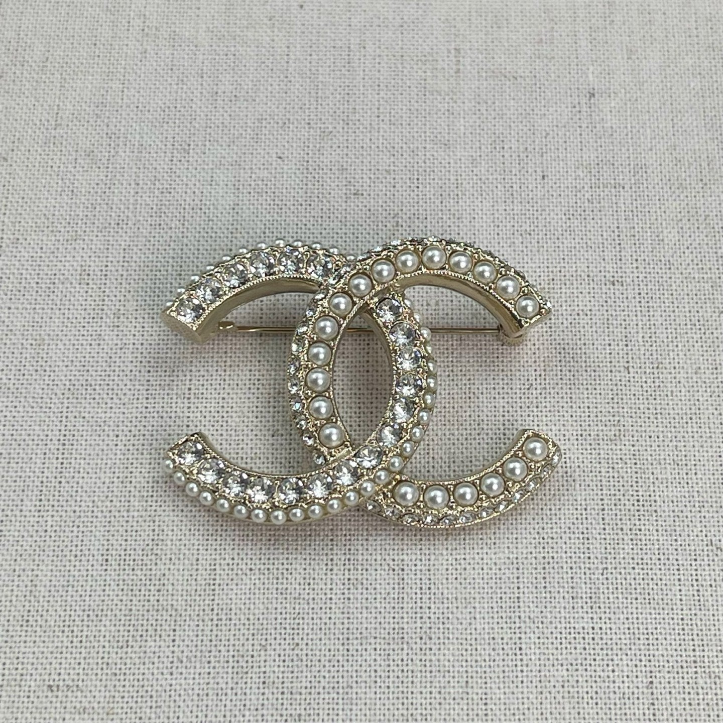 Chanel Silver Rhinestone & Faux Pearl CC Brooch [Used]