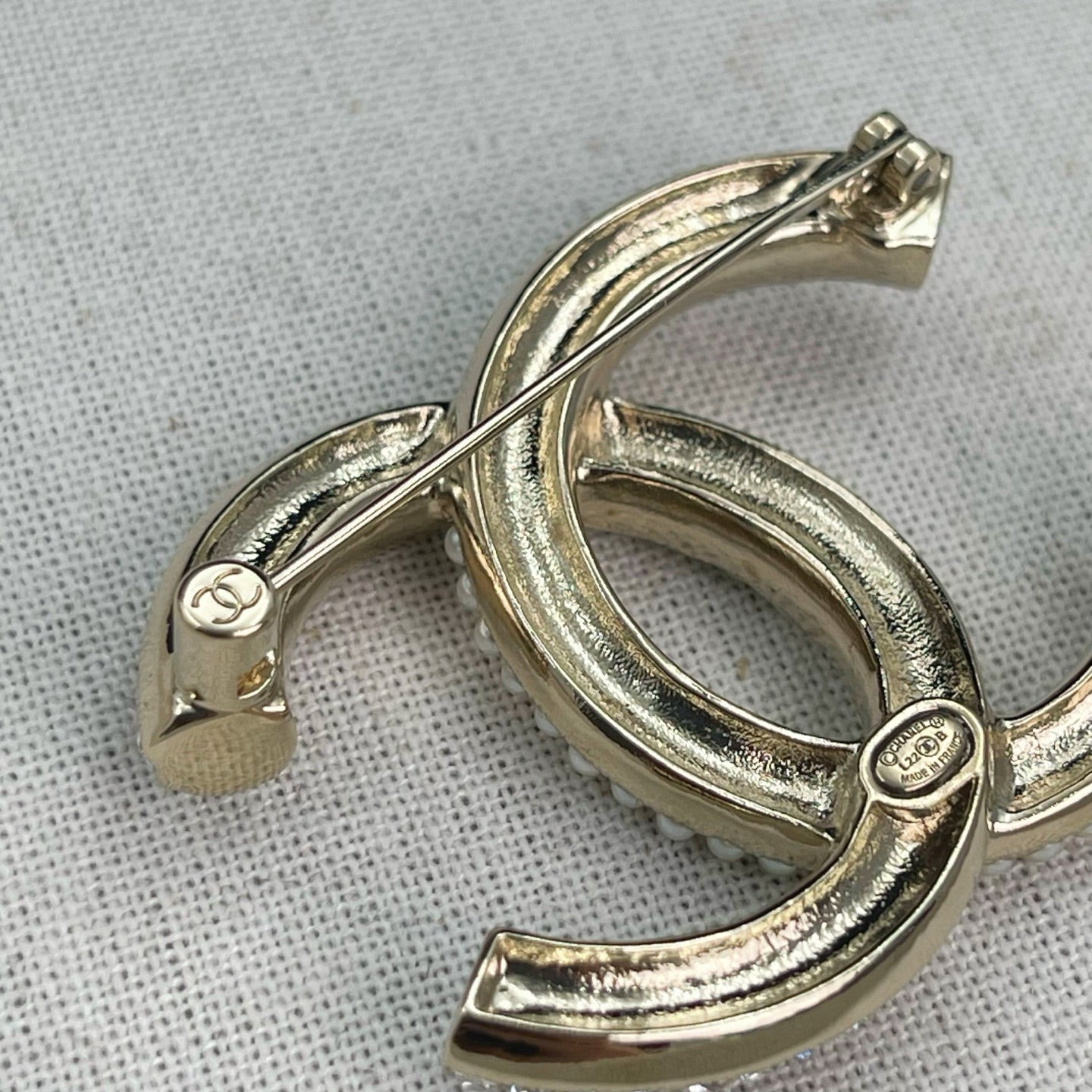 Chanel Silver Rhinestone & Faux Pearl CC Brooch [Used]