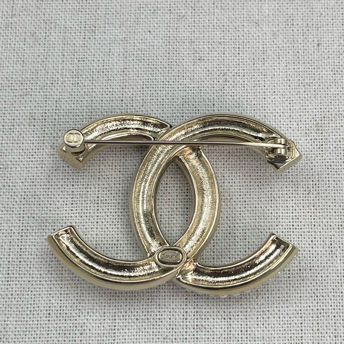 Chanel Silver Rhinestone & Faux Pearl CC Brooch [Used]