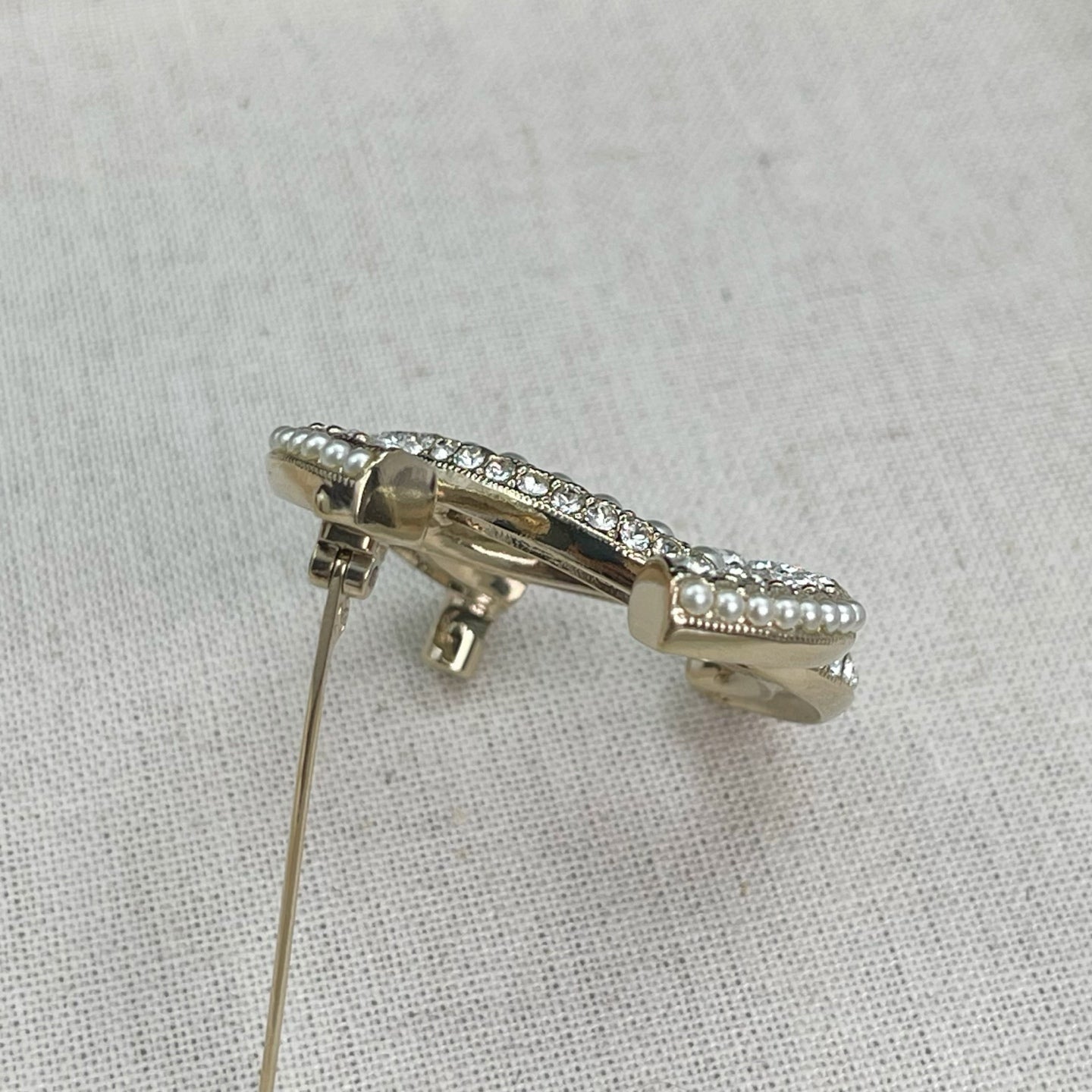 Chanel Silver Rhinestone & Faux Pearl CC Brooch [Used]