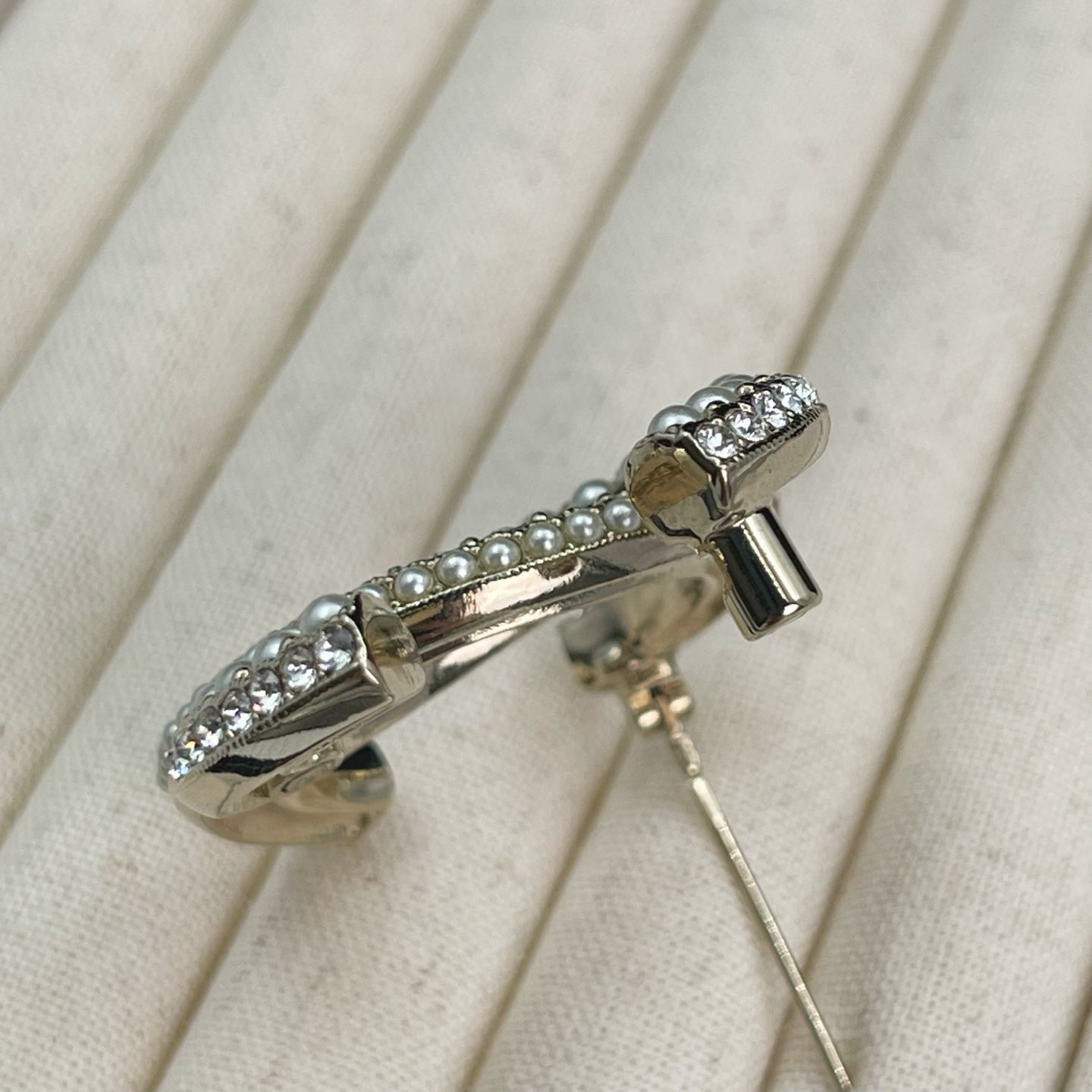 Chanel Silver Rhinestone & Faux Pearl CC Brooch [Used]