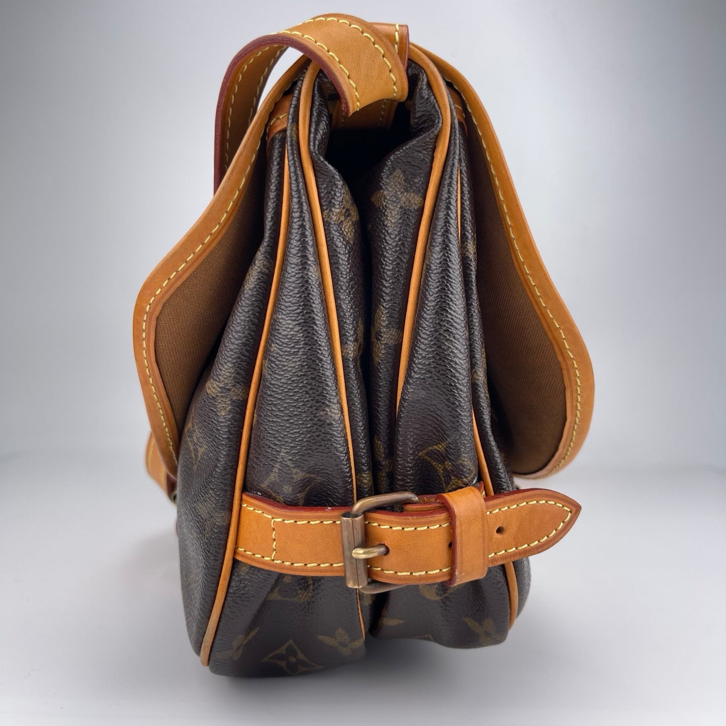 Louis Vuitton Saumur Handbag Monogram Canvas 30 Crossbody Bag [Used]