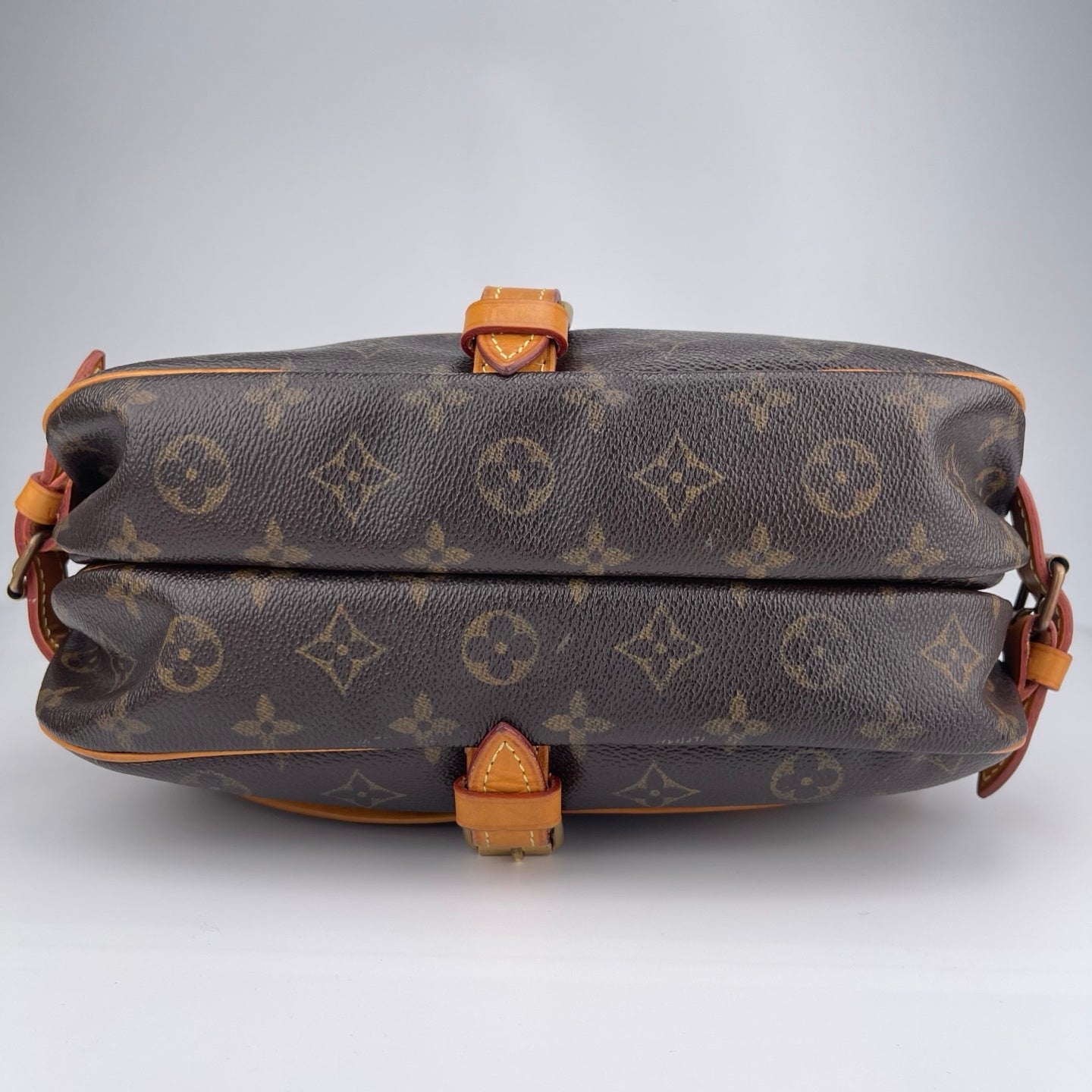 Louis Vuitton Saumur Handbag Monogram Canvas 30 Crossbody Bag [Used]