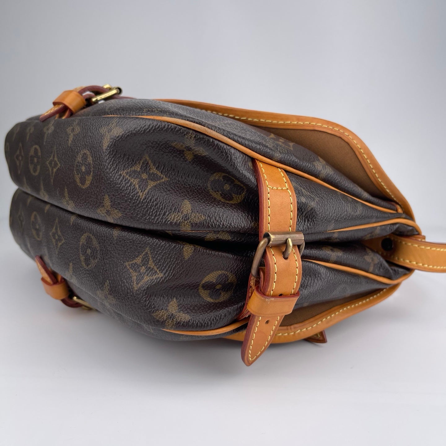 Louis Vuitton Saumur Handbag Monogram Canvas 30 Crossbody Bag [Used]