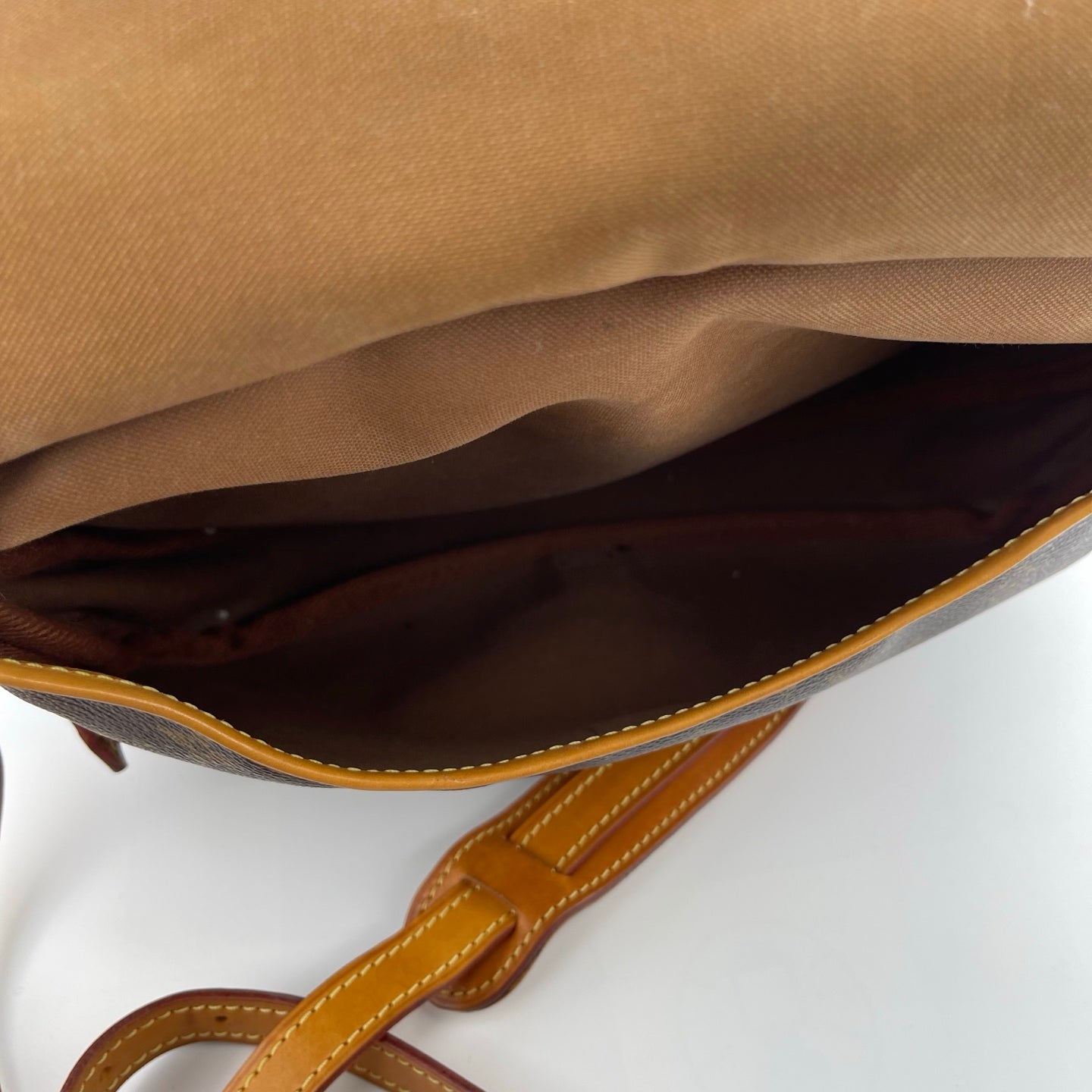 Louis Vuitton Saumur Handbag Monogram Canvas 30 Crossbody Bag [Used]