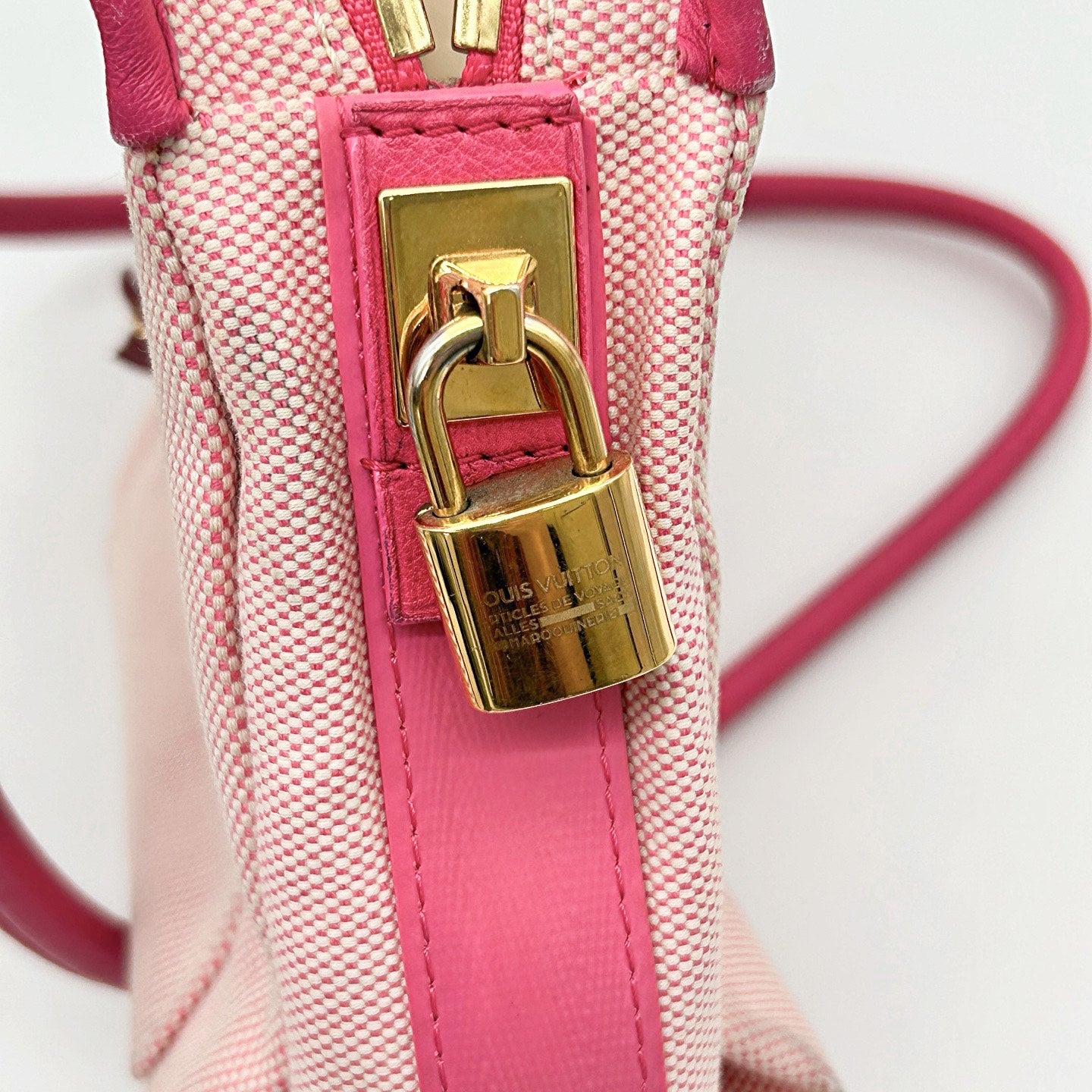 Louis Vuitton Pink Printed Canvas 2009 Spring/Summer Limited Crossbody Shoulder Bag [Used]
