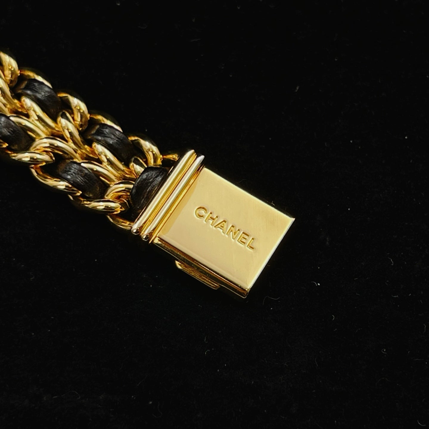 Chanel Première Black Dial Gold Chain Watch M Size [Used]