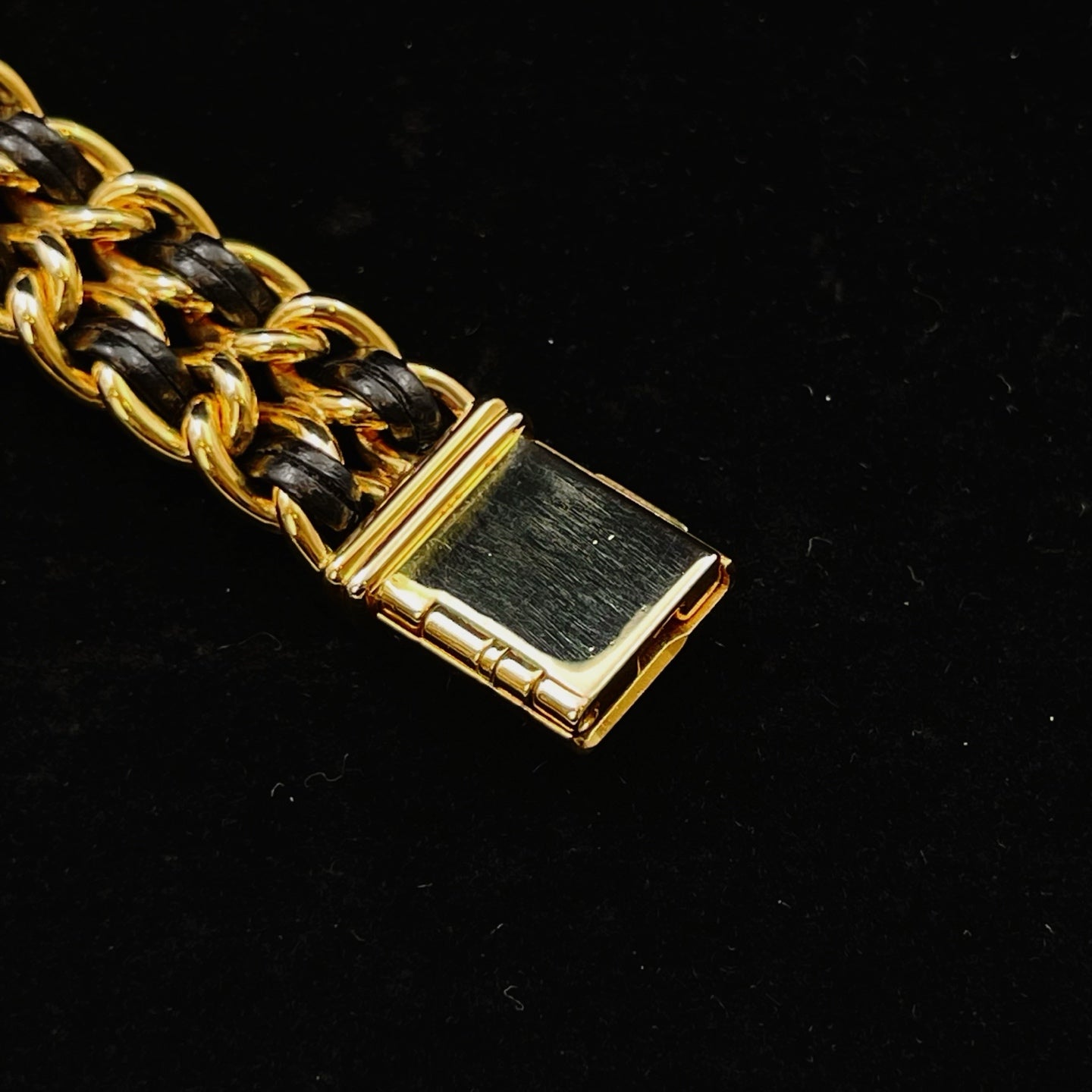 Chanel Première Black Dial Gold Chain Watch M Size [Used]