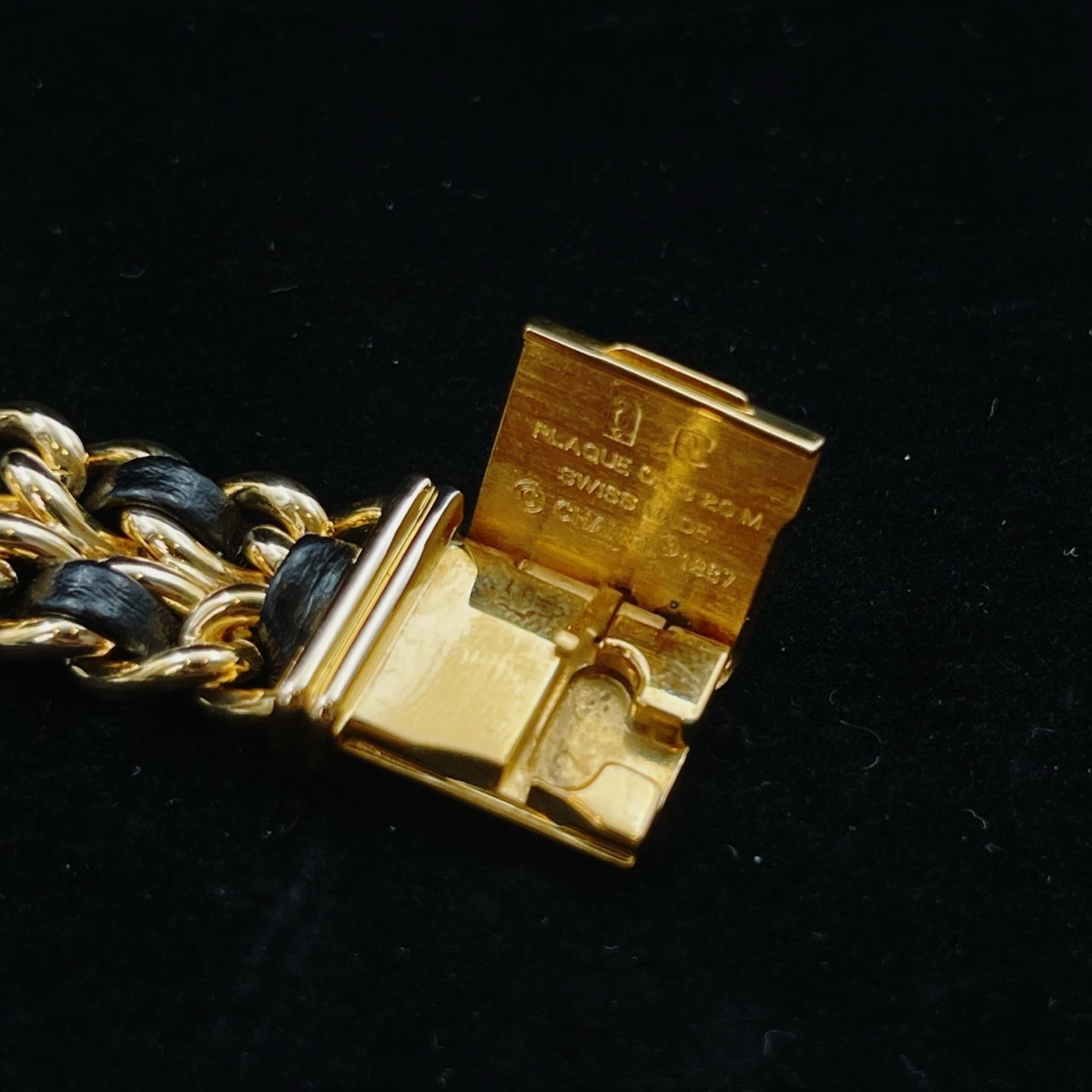 Chanel Première Black Dial Gold Chain Watch M Size [Used]