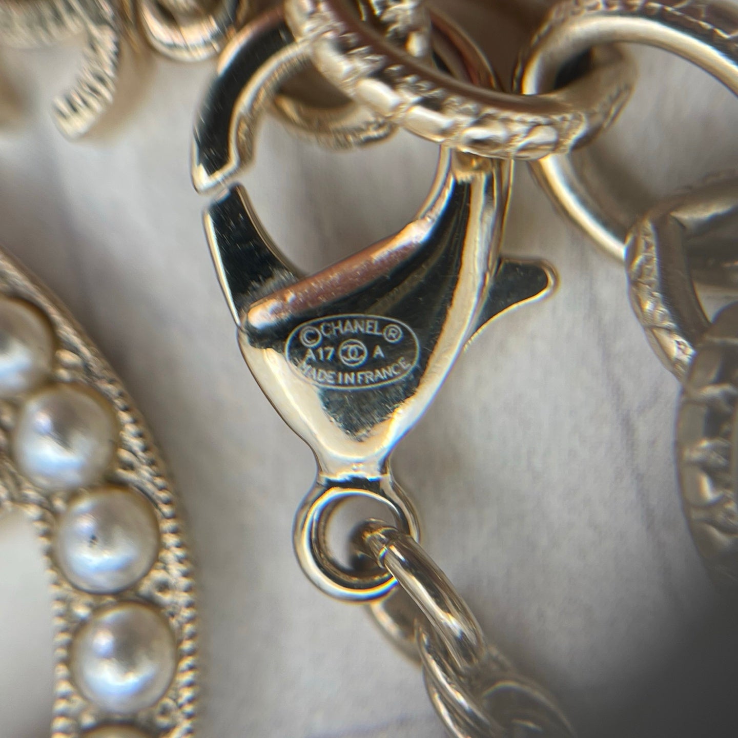 Chanel CC Pearl Pendant Necklace [Used]