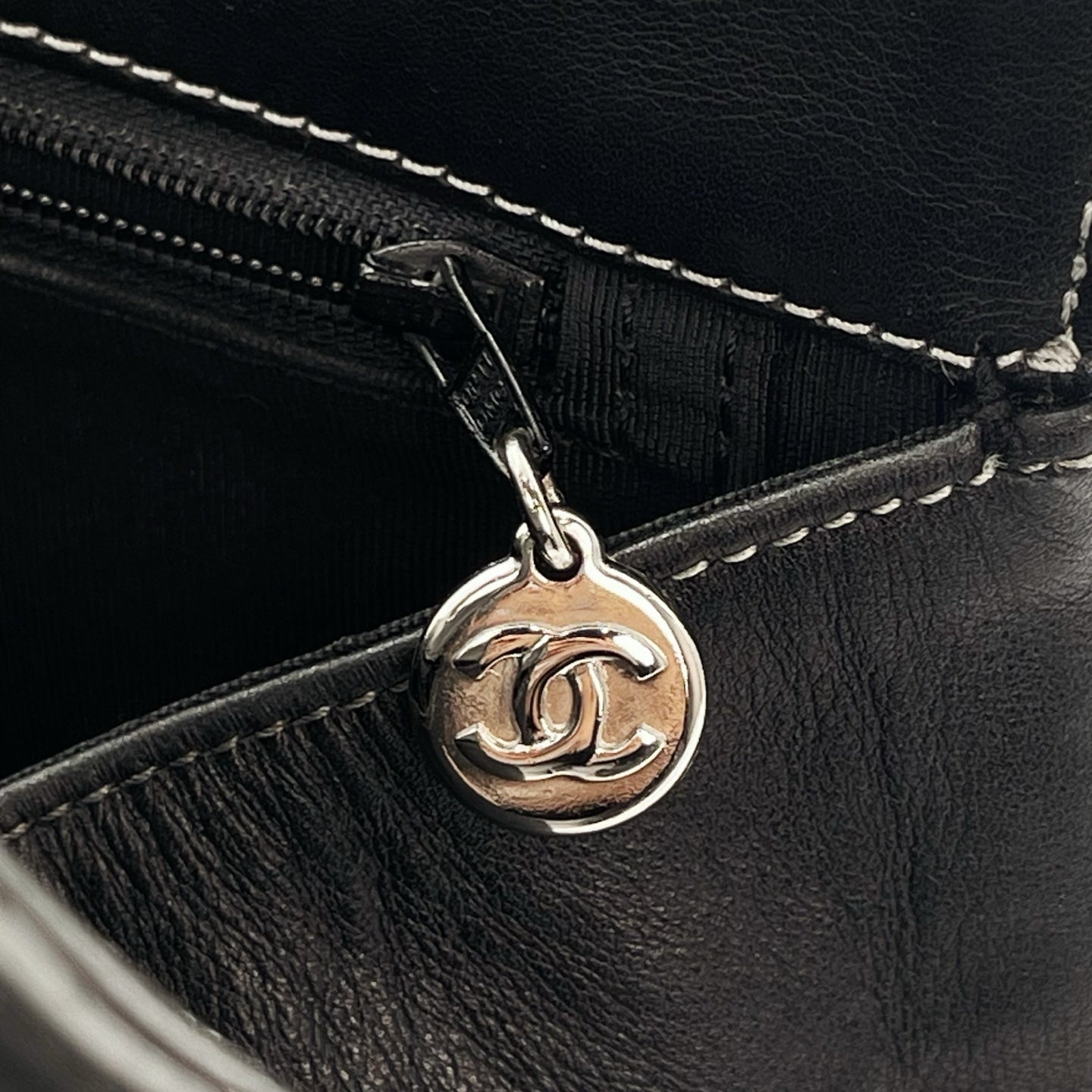 Chanel Black Lambskin Silver Hardware Quilted Shoulder Tote Bag [Used]