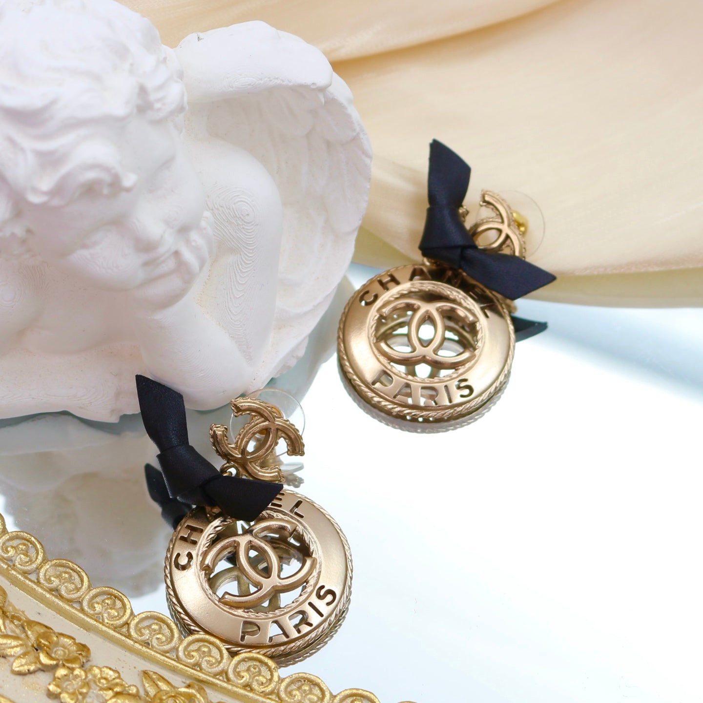 CHANEL CC Paris Medallion Bow Drop Earrings A18B [Used]