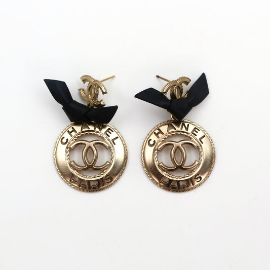 CHANEL CC Paris Medallion Bow Drop Earrings A18B [Used]