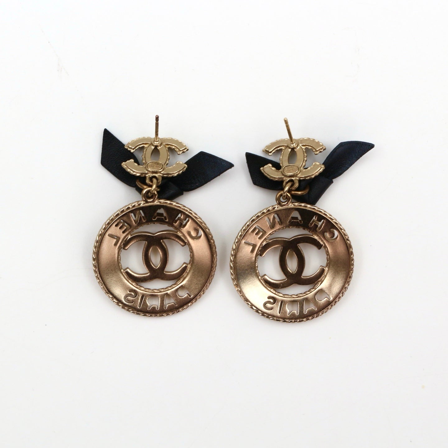 CHANEL CC Paris Medallion Bow Drop Earrings A18B [Used]