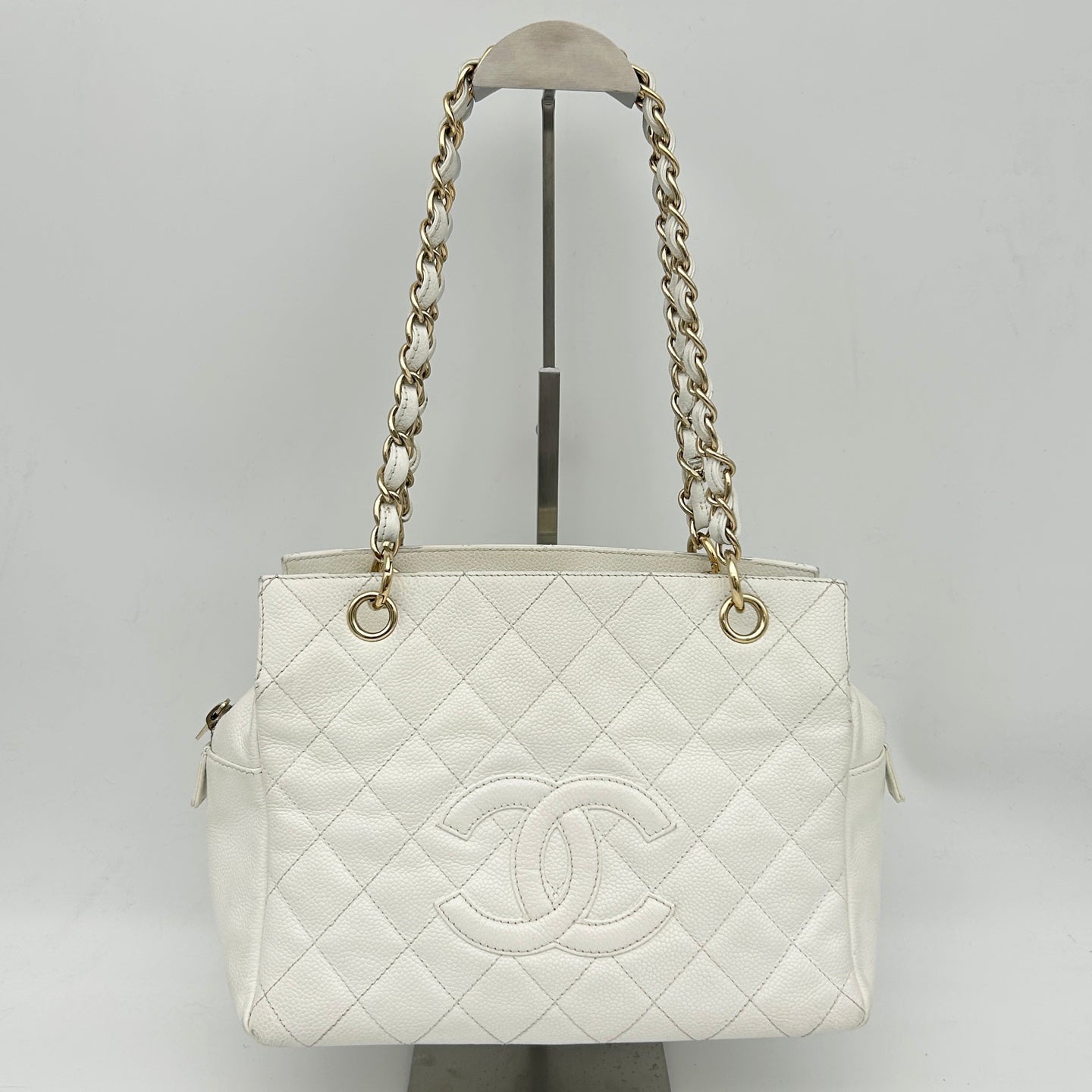 Chanel Caviar Leather Chain Tote Bag White [Used]
