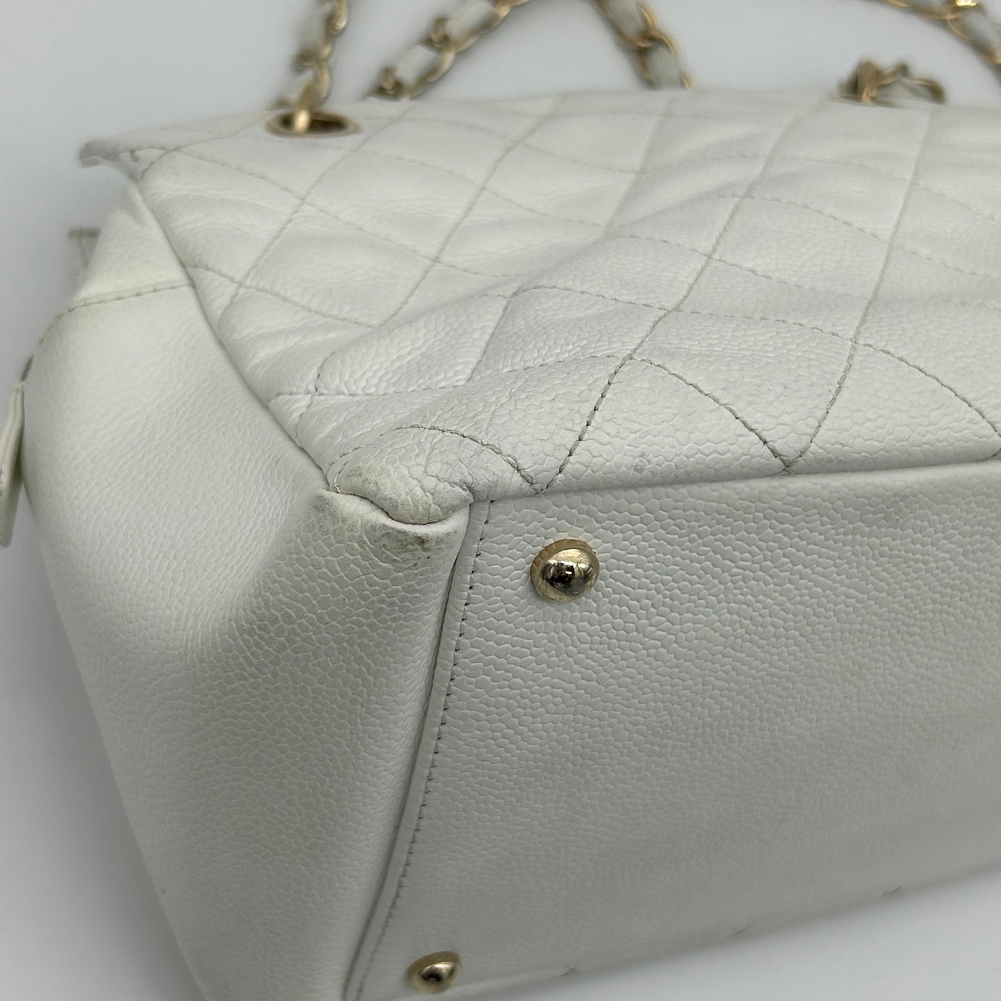 Chanel Caviar Leather Chain Tote Bag White [Used]