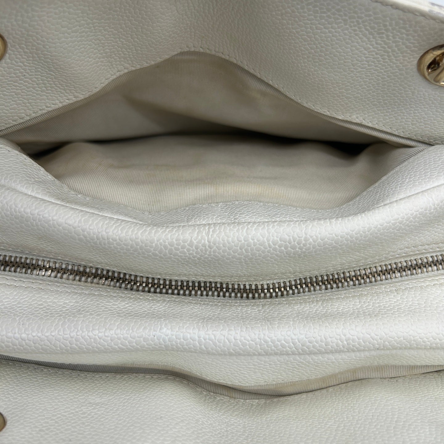 Chanel Caviar Leather Chain Tote Bag White [Used]