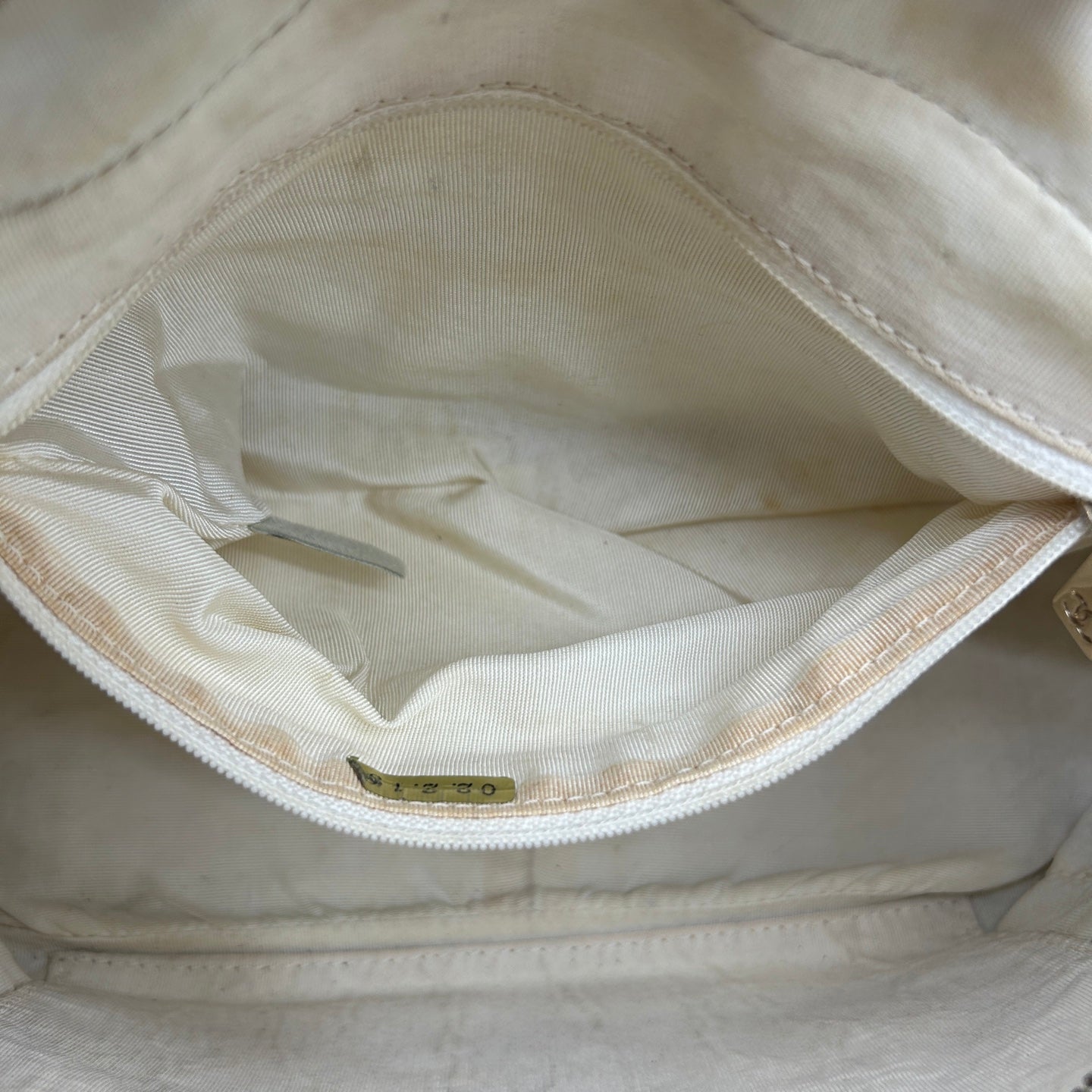 Chanel Caviar Leather Chain Tote Bag White [Used]