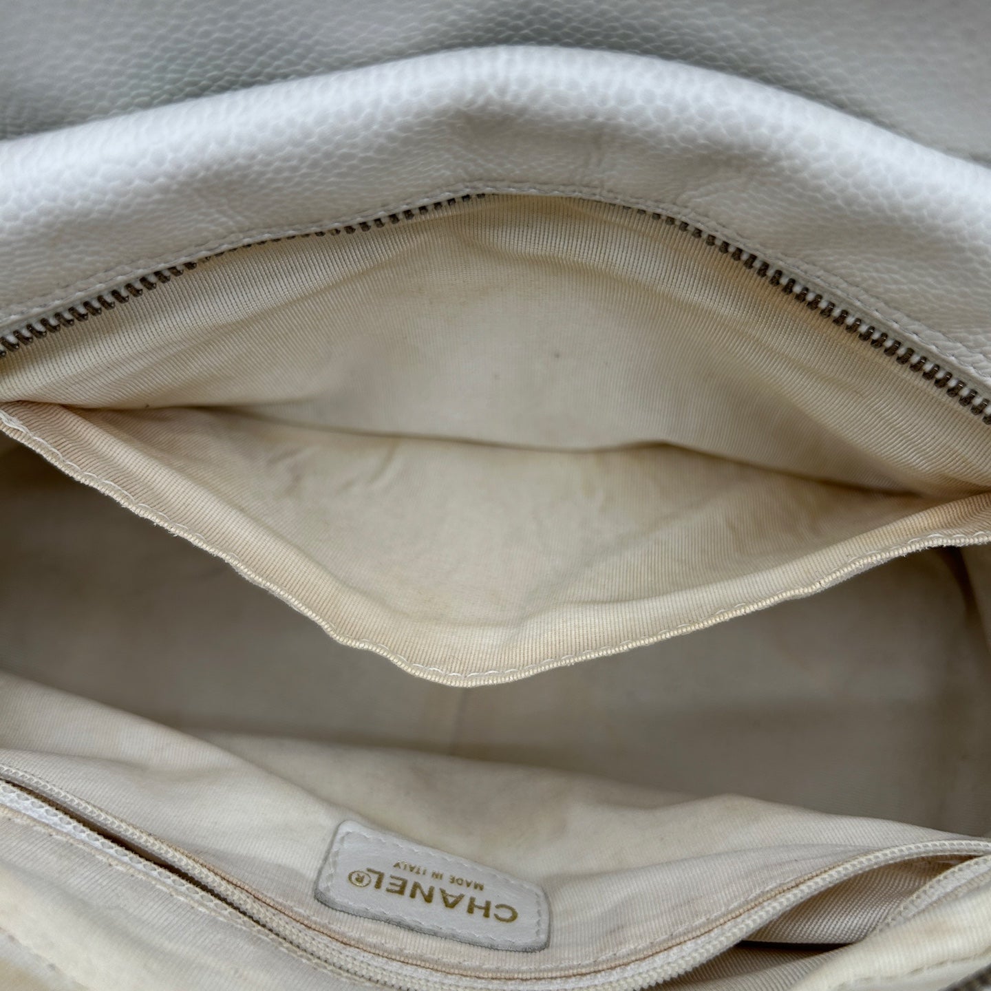 Chanel Caviar Leather Chain Tote Bag White [Used]