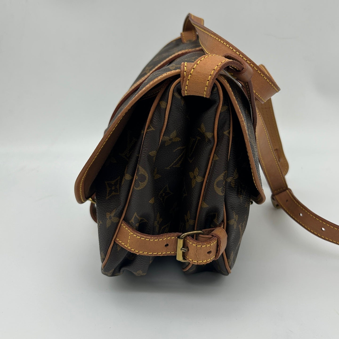 Louis Vuitton Monogram Saumur 30 Messenger Bag [Used]