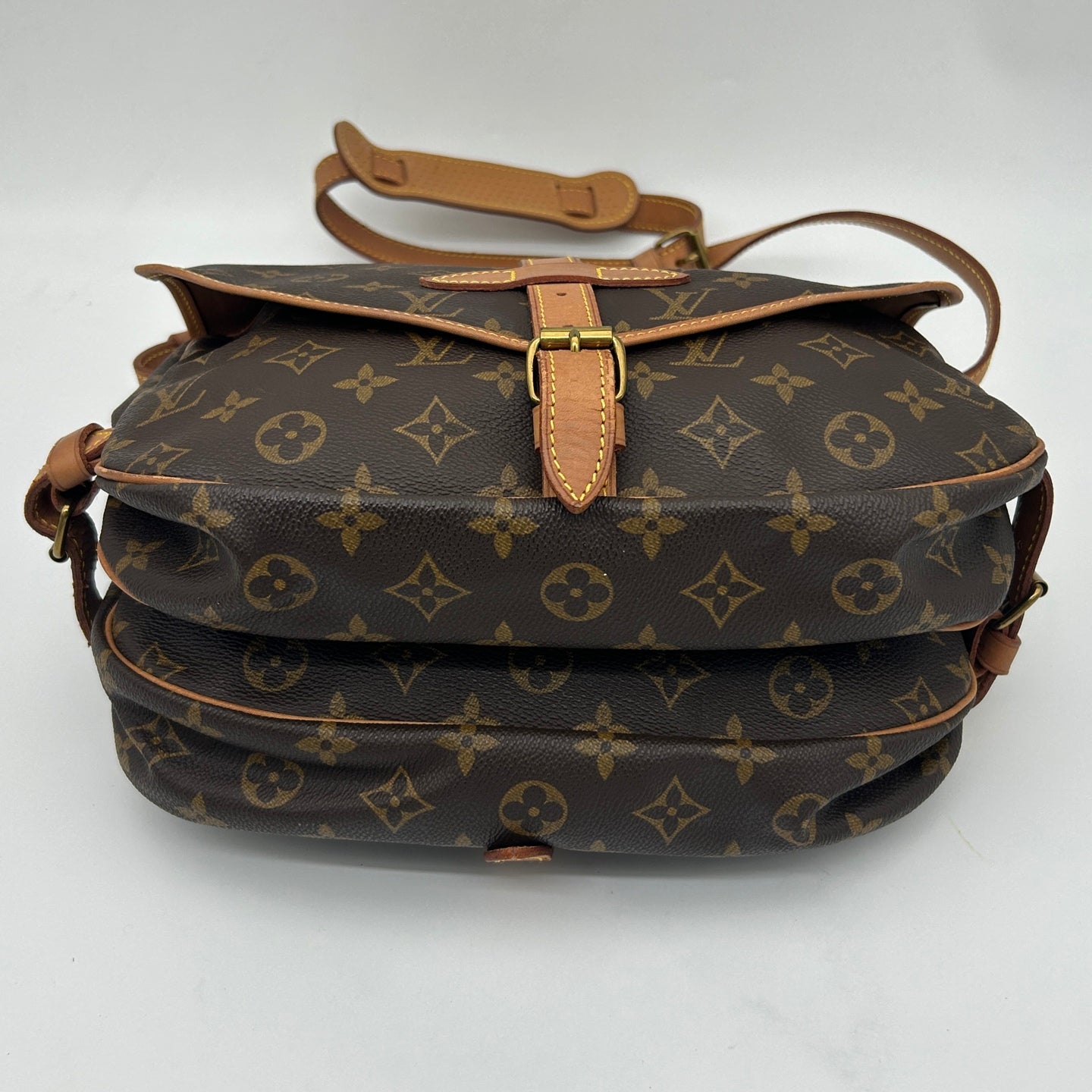 Louis Vuitton Monogram Saumur 30 Messenger Bag [Used]