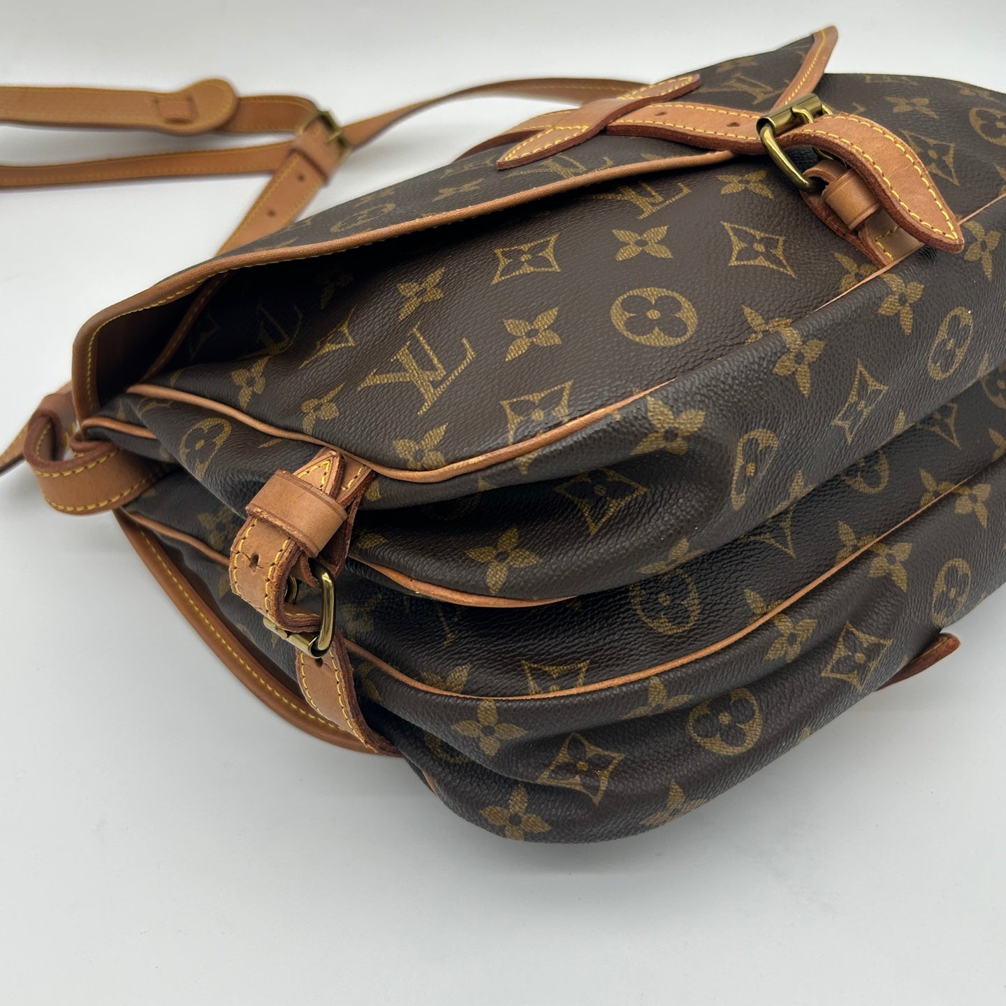 Louis Vuitton Monogram Saumur 30 Messenger Bag [Used]