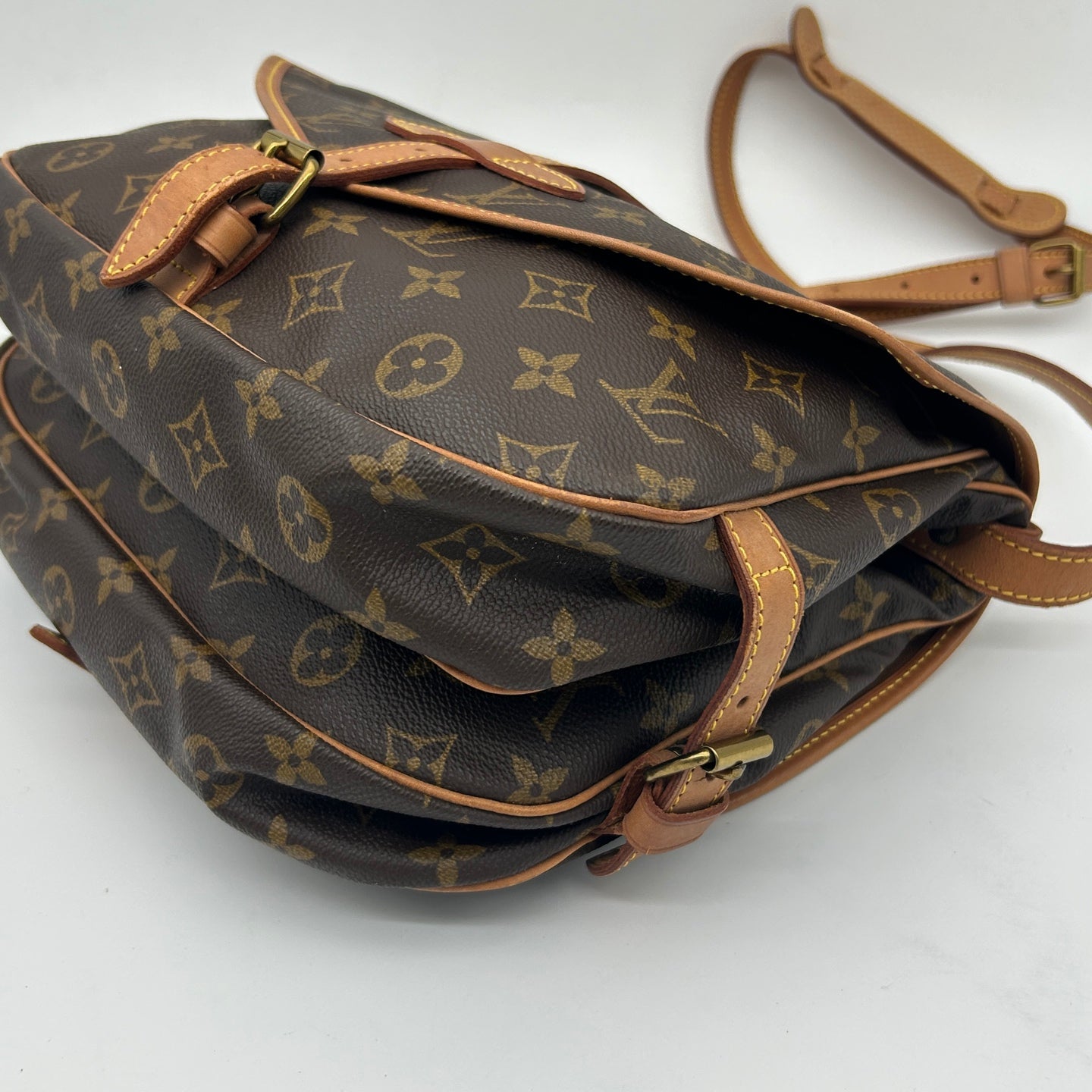 Louis Vuitton Monogram Saumur 30 Messenger Bag [Used]