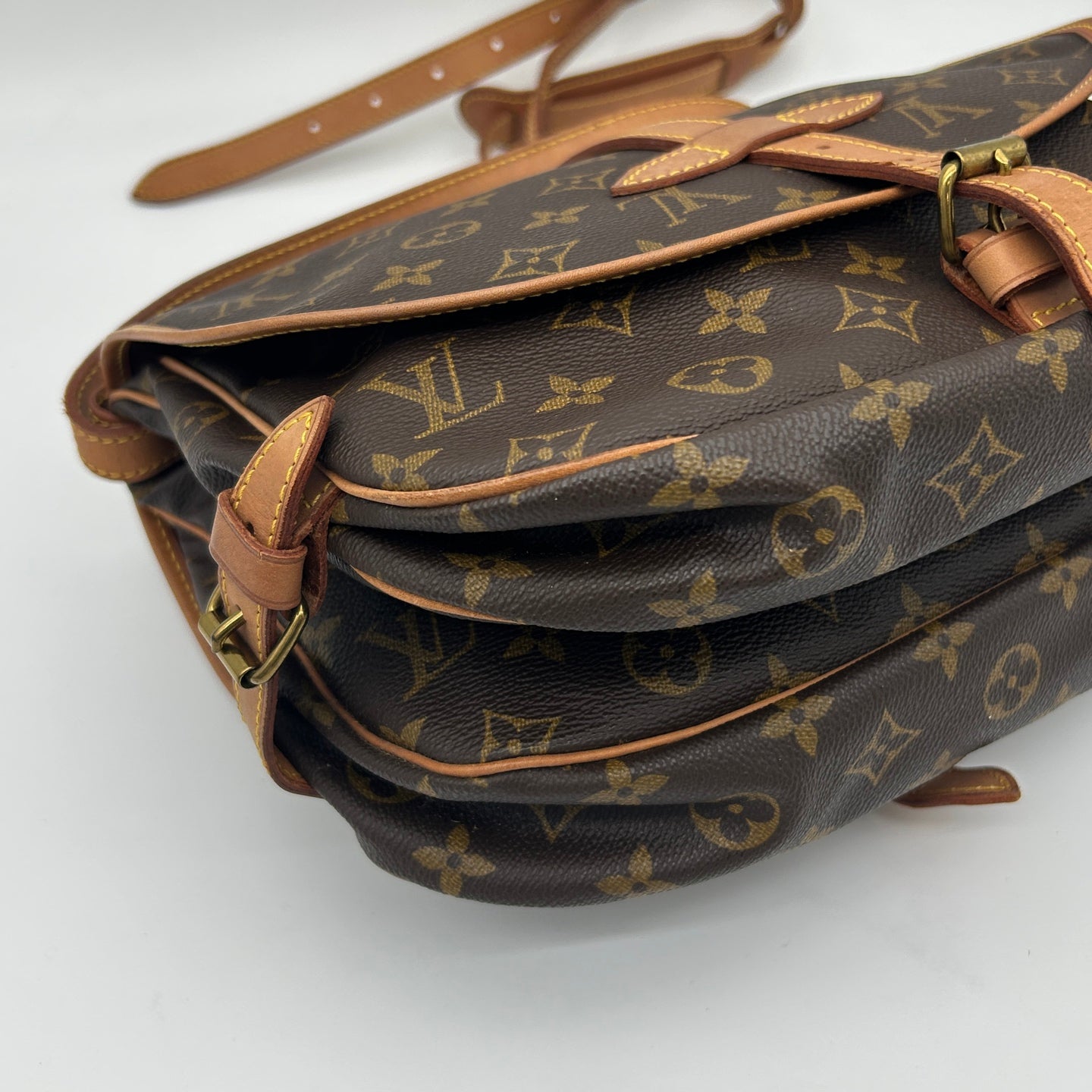 Louis Vuitton Monogram Saumur 30 Messenger Bag [Used]