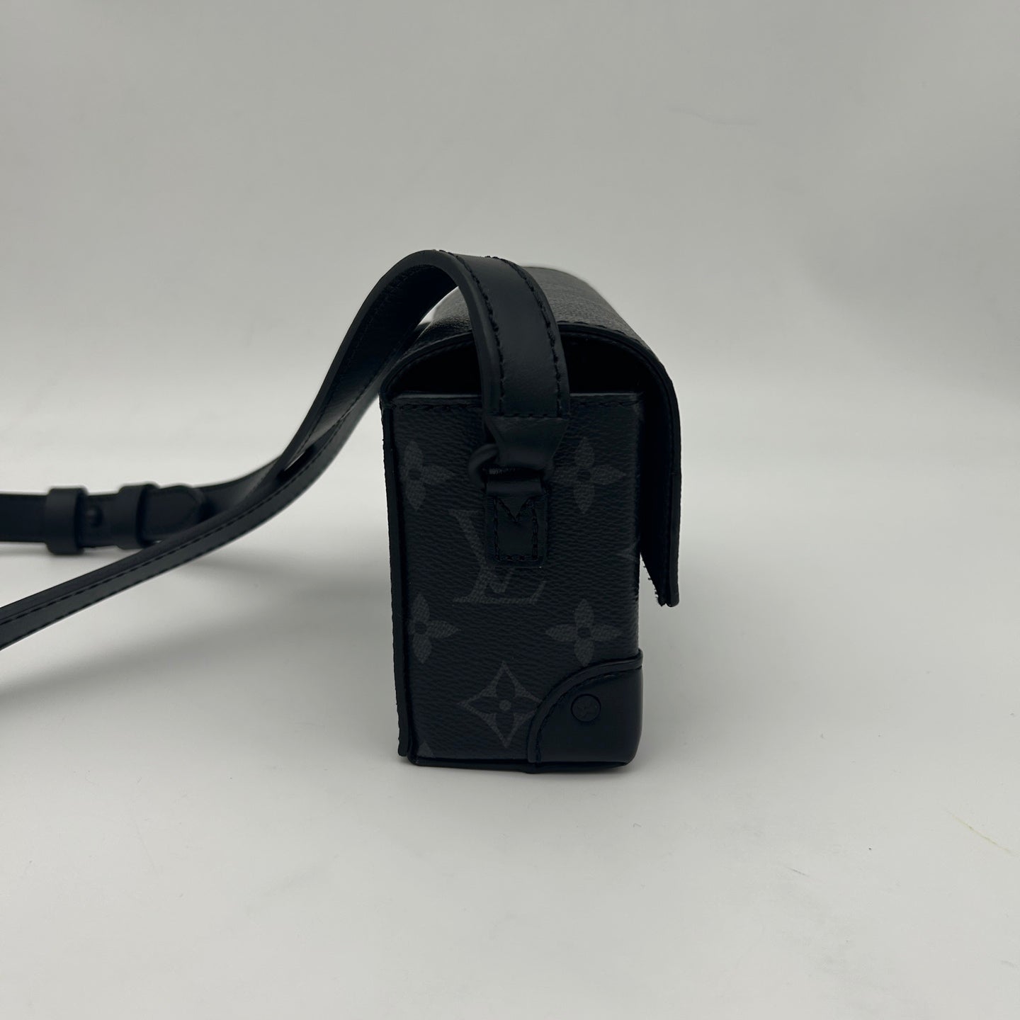 Louis Vuitton Monogram Eclipse Soft Trunk Wallet Black [Used]