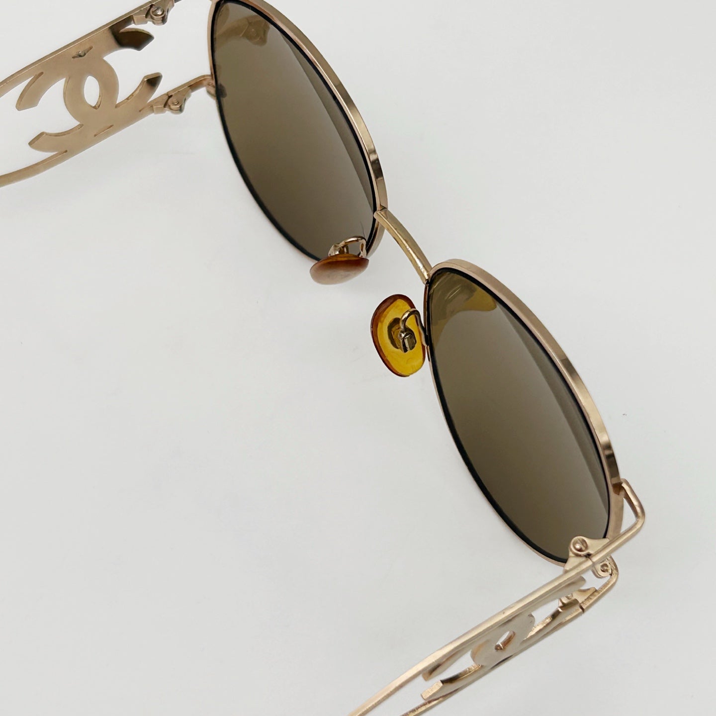 CHANEL CC Logo Round Sunglasses – Champagne Gold / Brown Tint [Used]