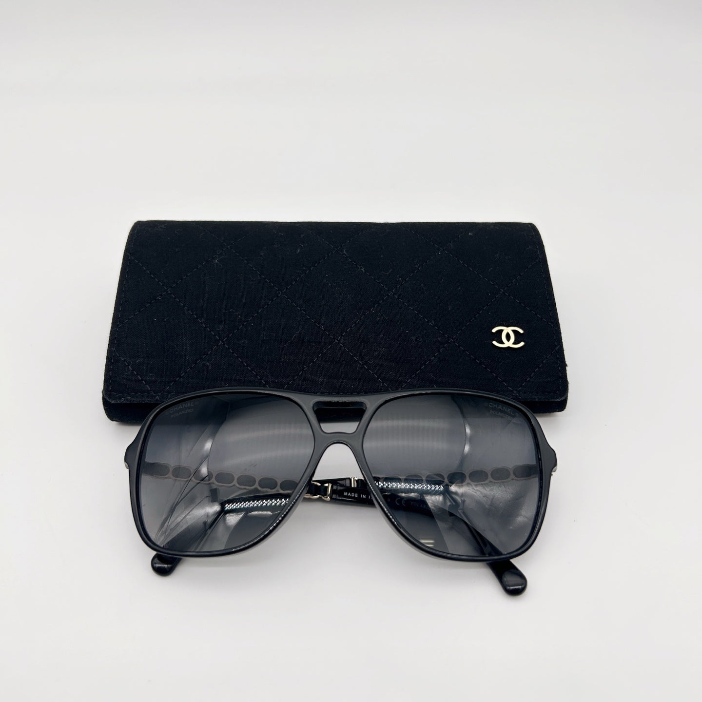 CHANEL Black CC Logo Polarized Sunglasses – Black / Grey Gradient [Used]