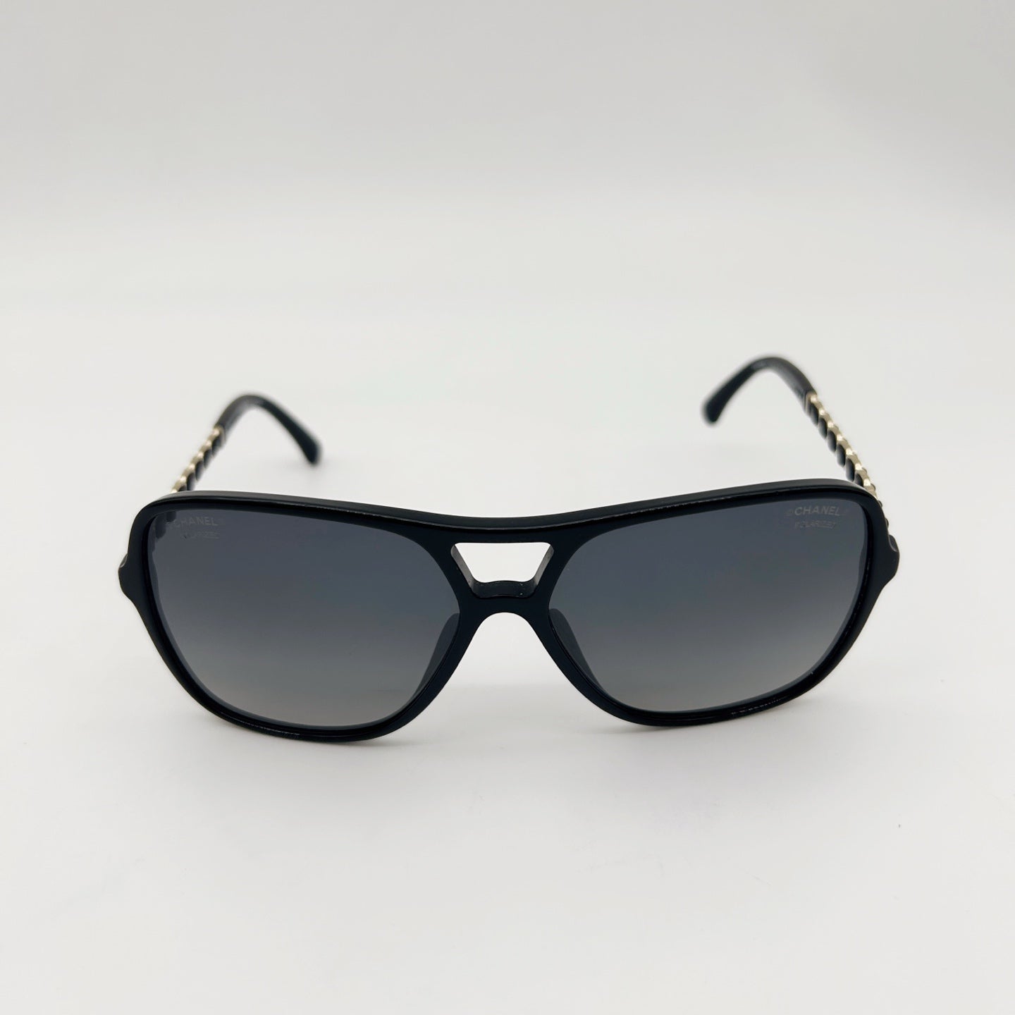 CHANEL Black CC Logo Polarized Sunglasses – Black / Grey Gradient [Used]