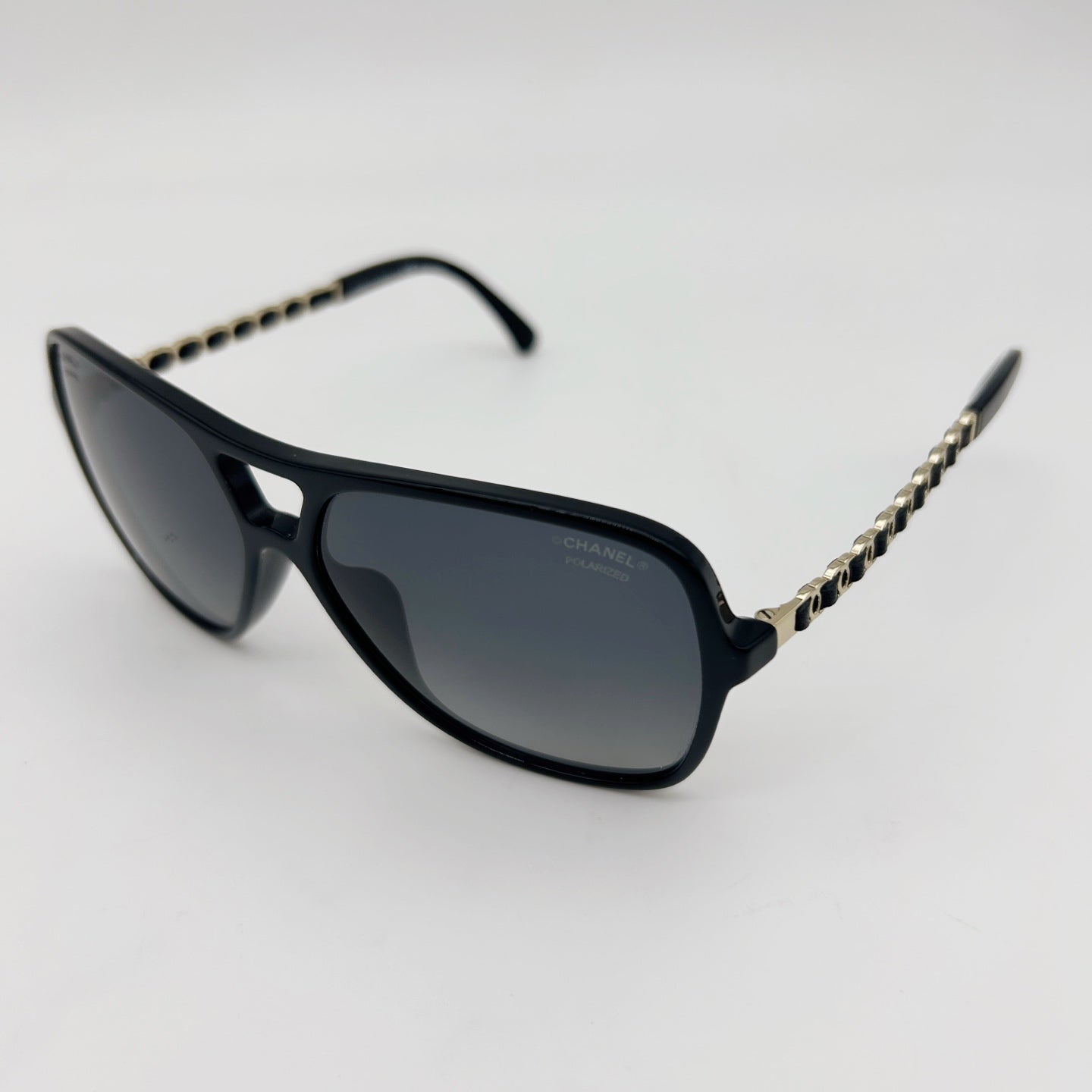 CHANEL Black CC Logo Polarized Sunglasses – Black / Grey Gradient [Used]