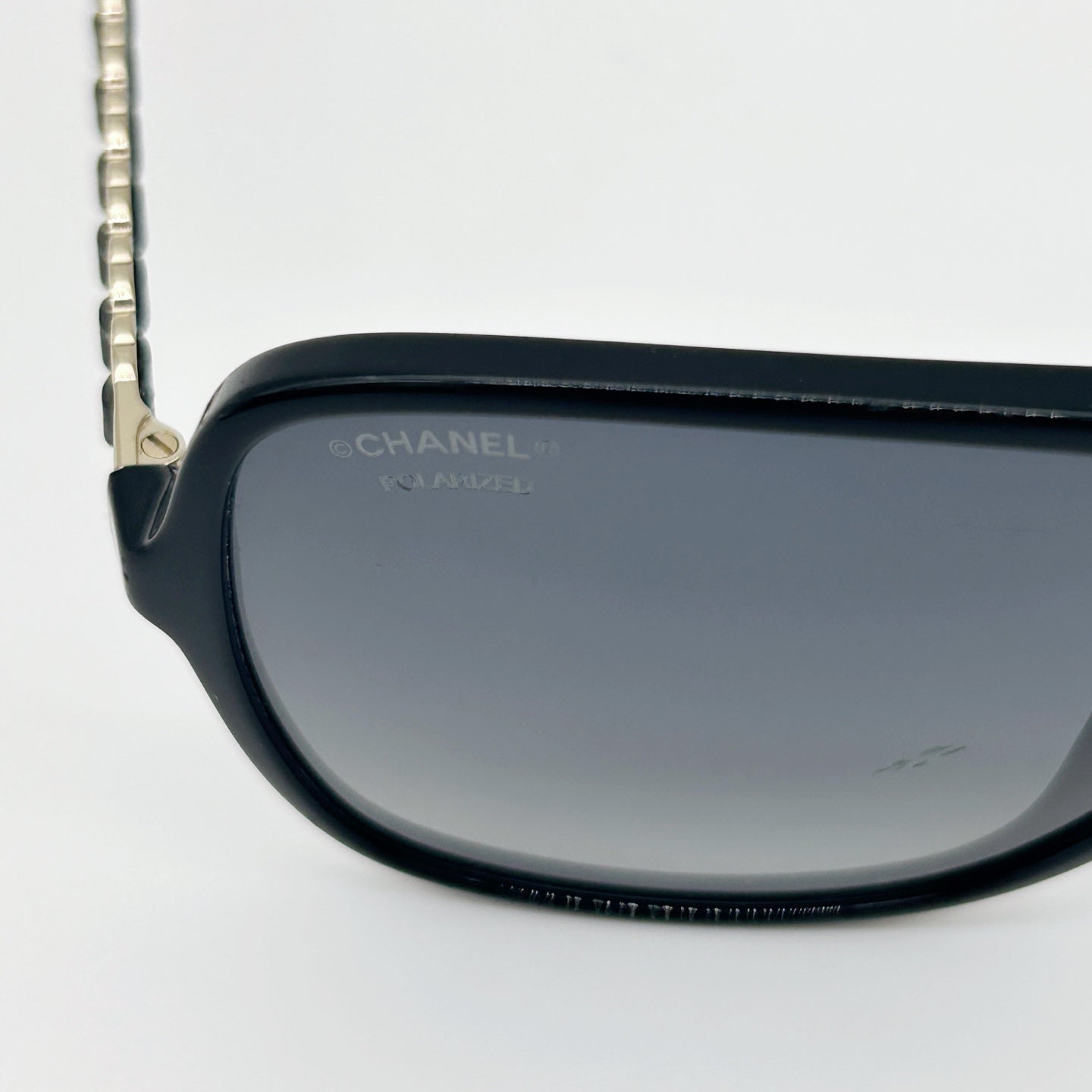 CHANEL Black CC Logo Polarized Sunglasses – Black / Grey Gradient [Used]