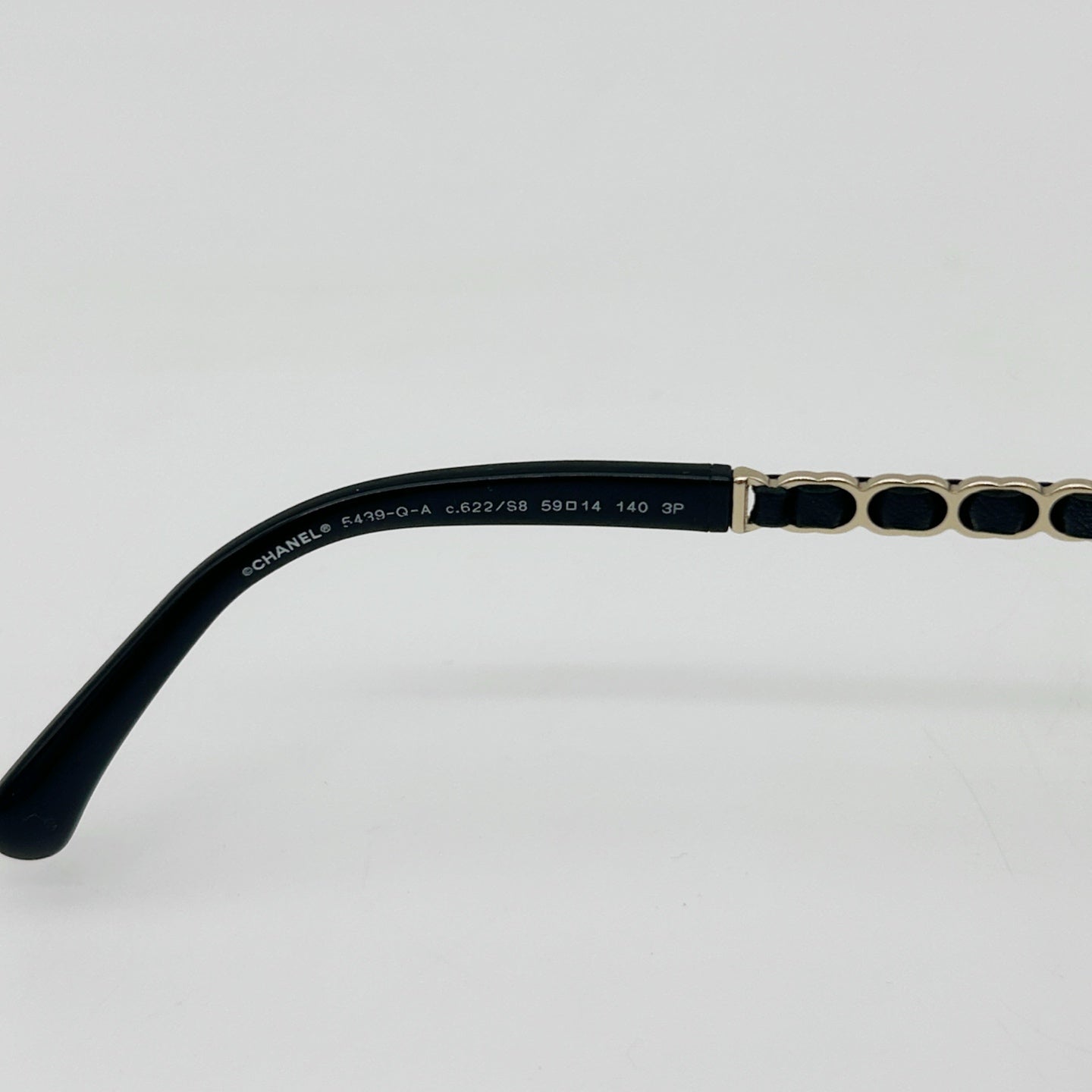 CHANEL Black CC Logo Polarized Sunglasses – Black / Grey Gradient [Used]