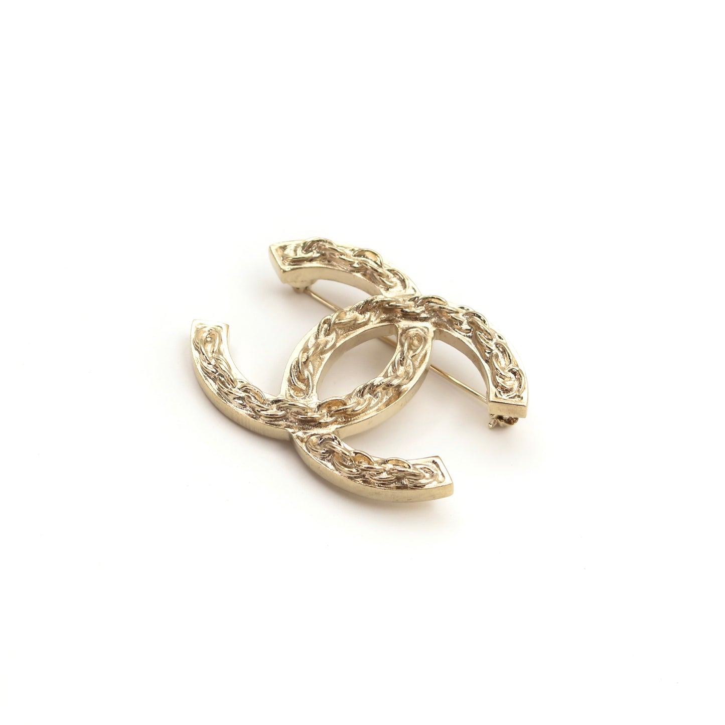 CHANEL Chain-Embossed CC Brooch – Gold Tone A14S [Used]