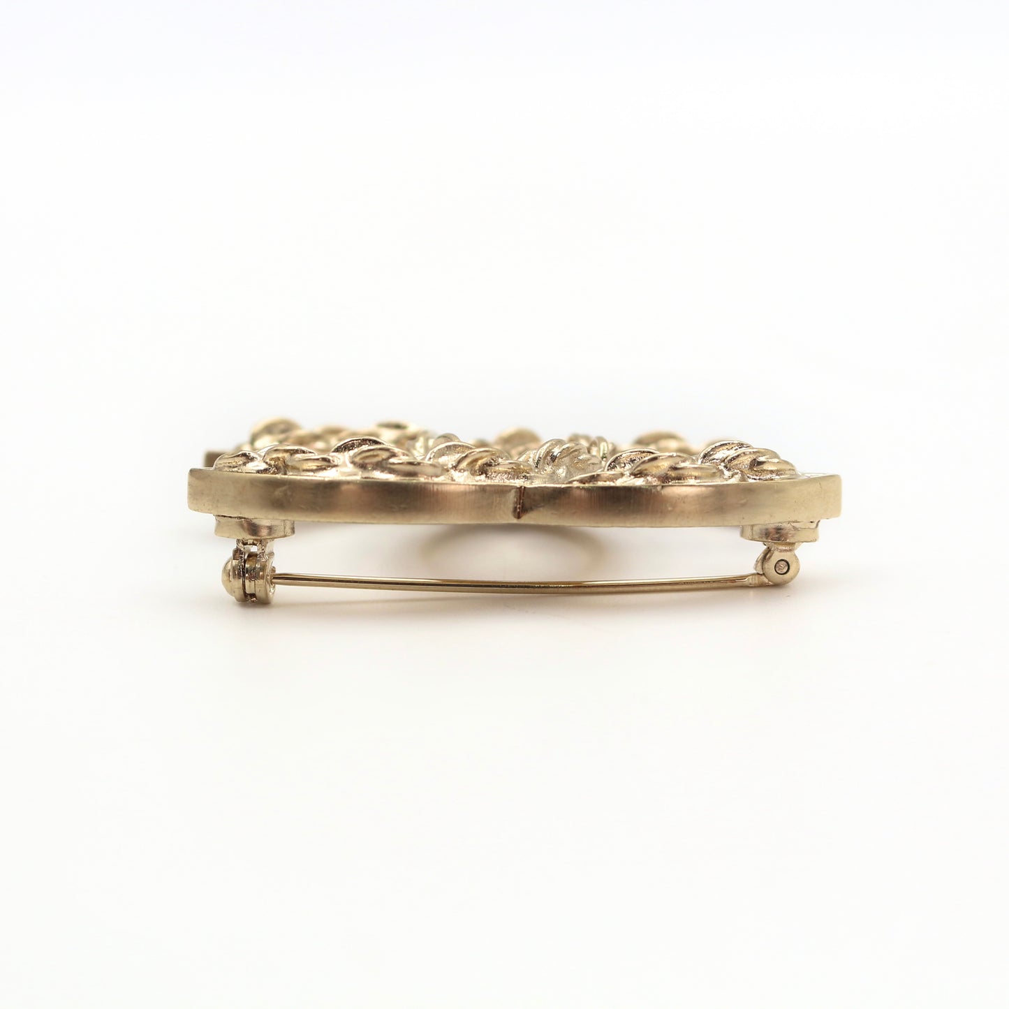 CHANEL Chain-Embossed CC Brooch – Gold Tone A14S [Used]