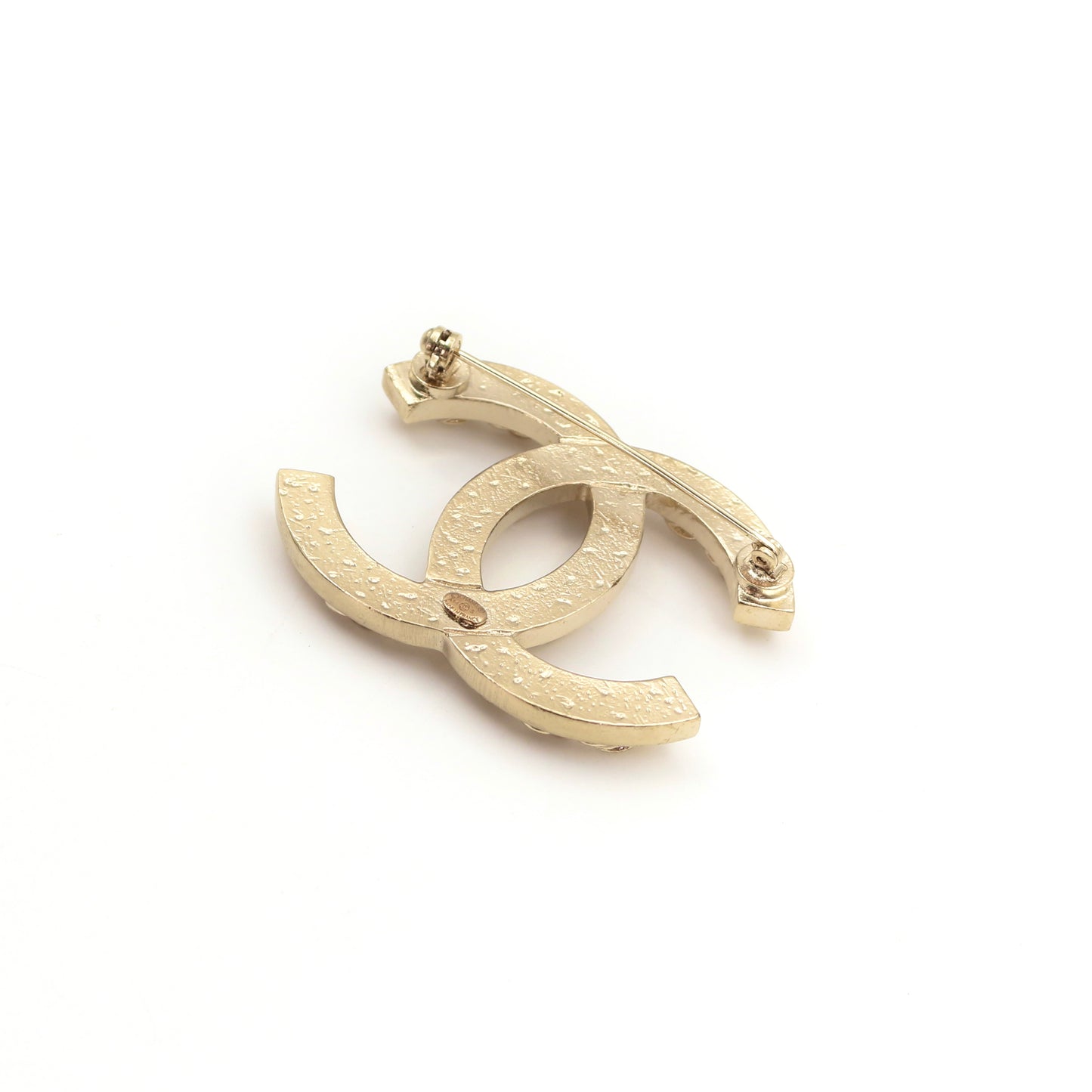 CHANEL Chain-Embossed CC Brooch – Gold Tone A14S [Used]