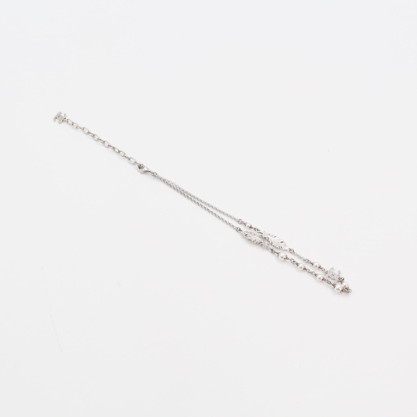 CHANEL Feather & CC Rhinestone Necklace – Silver (L25S) [Brand New]