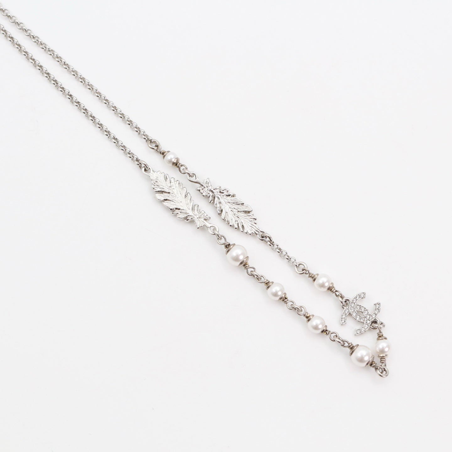 CHANEL Feather & CC Rhinestone Necklace – Silver (L25S) [Brand New]