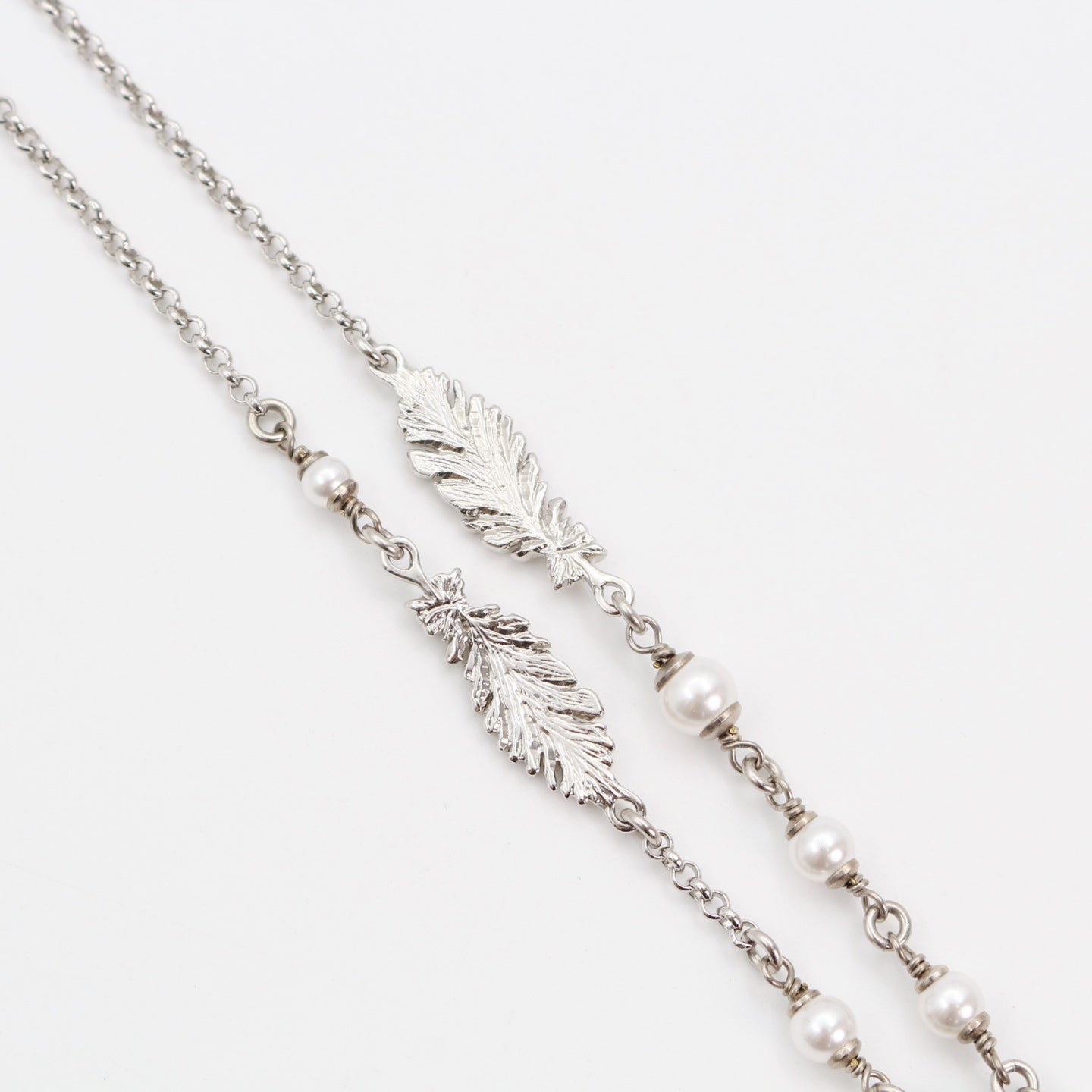 CHANEL Feather & CC Rhinestone Necklace – Silver (L25S) [Brand New]