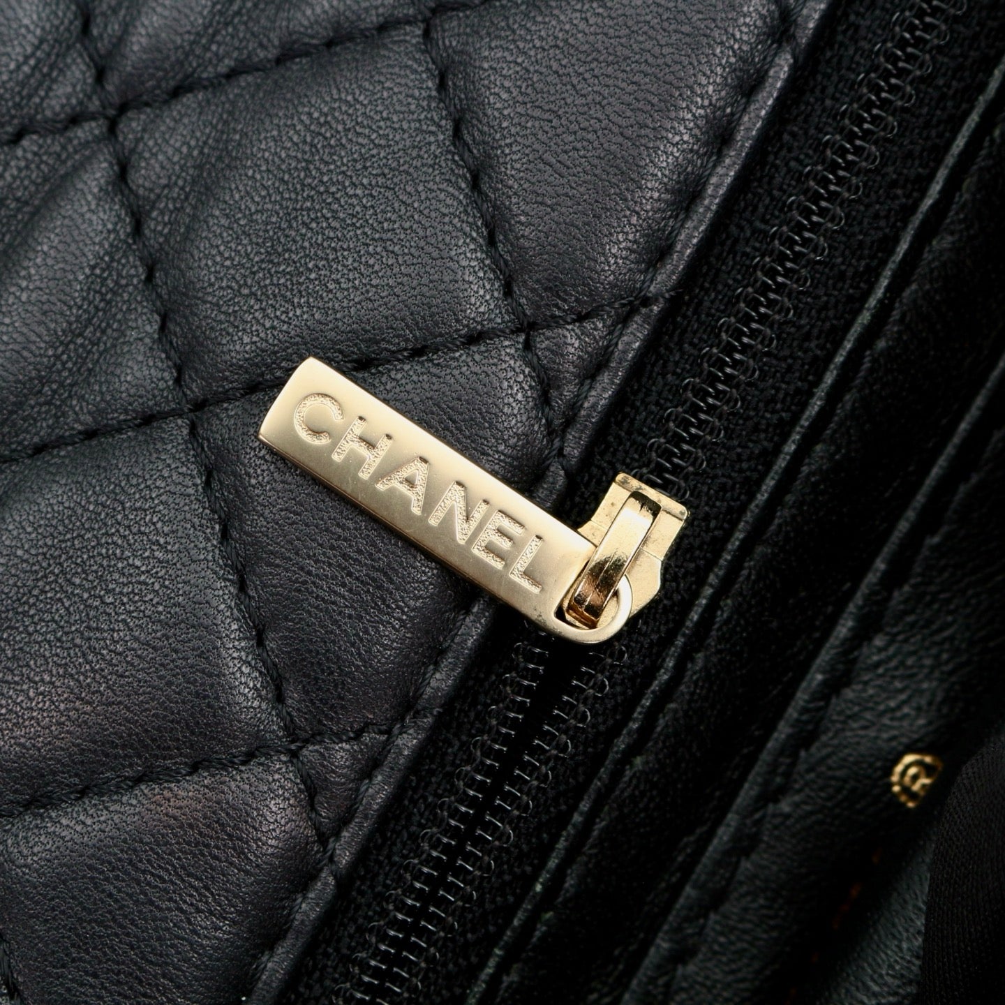CHANEL Black Lambskin Glass Cabochon CC Flap Shoulder Bag [Used]