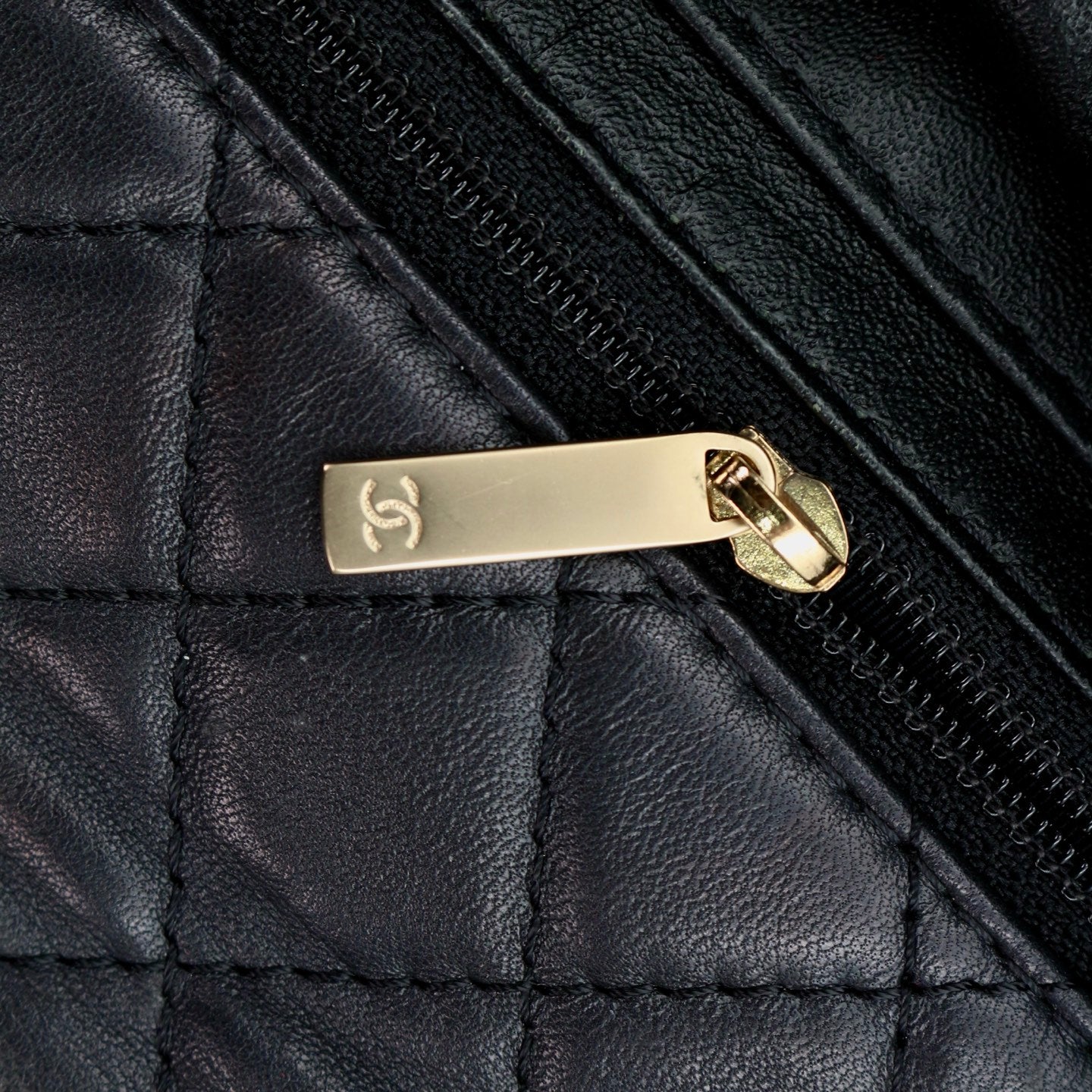 CHANEL Black Lambskin Glass Cabochon CC Flap Shoulder Bag [Used]