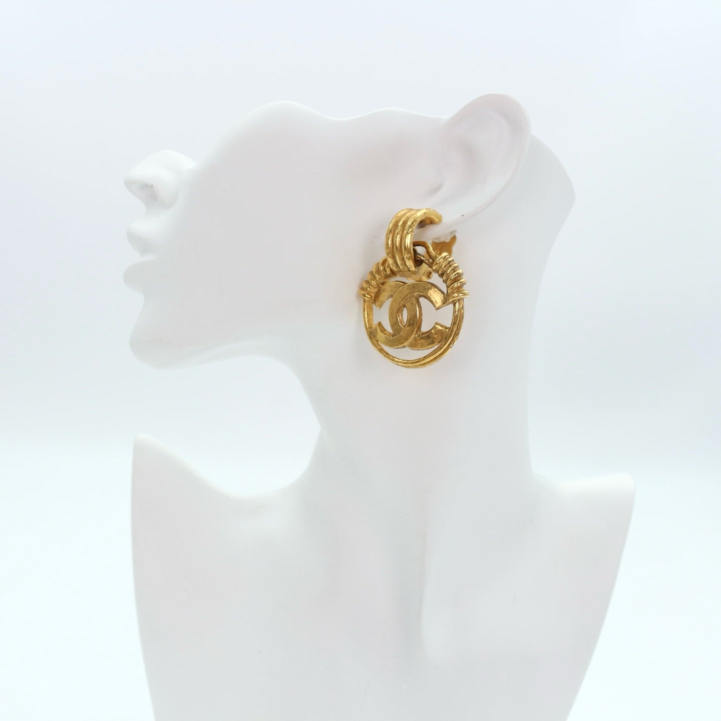 CHANEL Vintage Twisted CC Clip-On Earrings 94P [Used]
