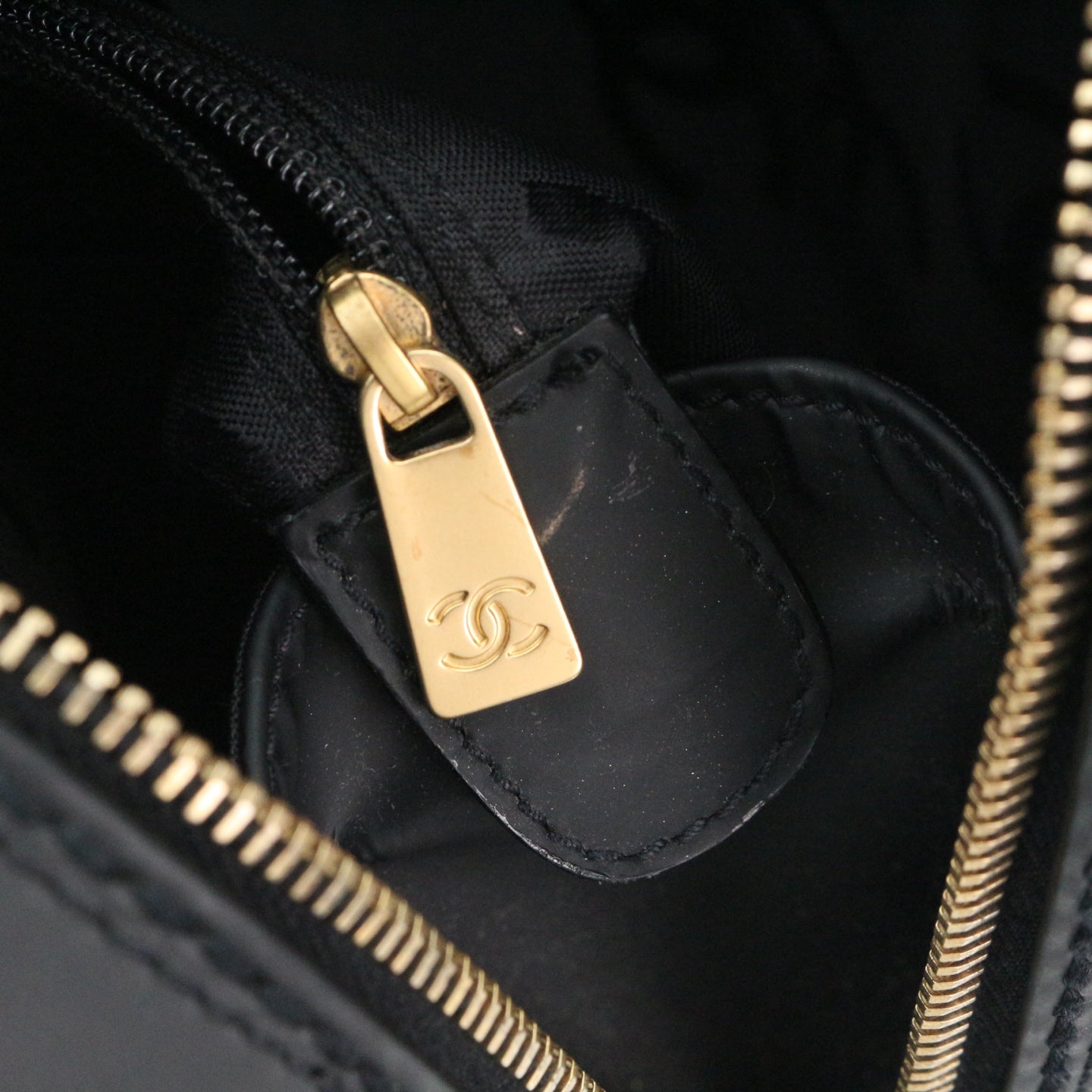 CHANEL Black Quilted Nubuck Leather Tote Bag[Used]