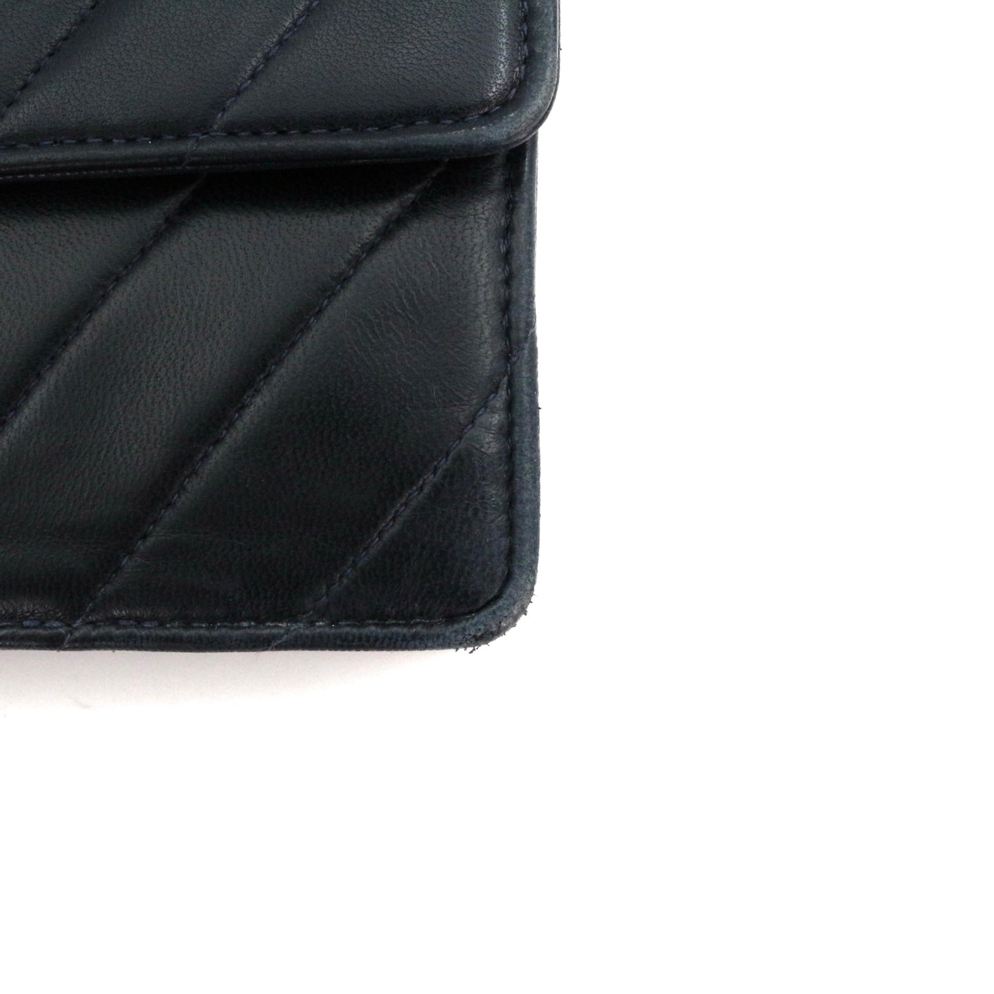 CHANEL Dark Navy Lambskin Chevron Chain Shoulder Bag with Gold Hardware [Used]