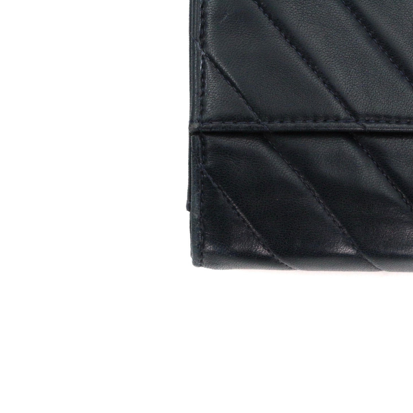CHANEL Dark Navy Lambskin Chevron Chain Shoulder Bag with Gold Hardware [Used]