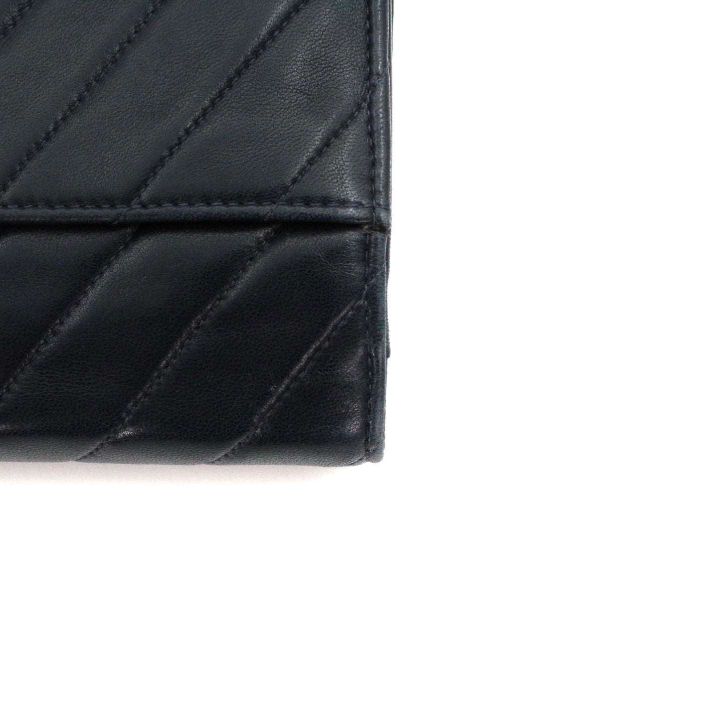 CHANEL Dark Navy Lambskin Chevron Chain Shoulder Bag with Gold Hardware [Used]