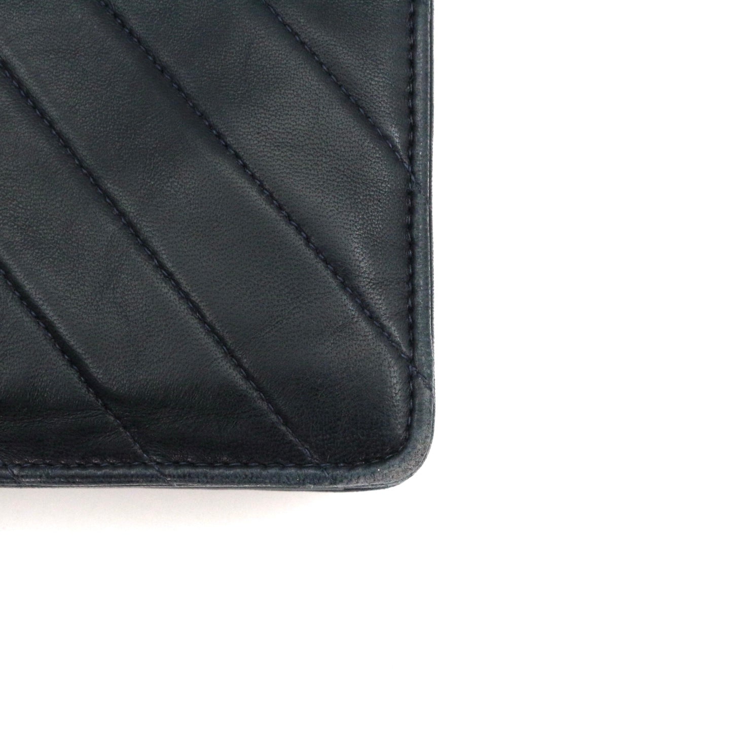 CHANEL Dark Navy Lambskin Chevron Chain Shoulder Bag with Gold Hardware [Used]